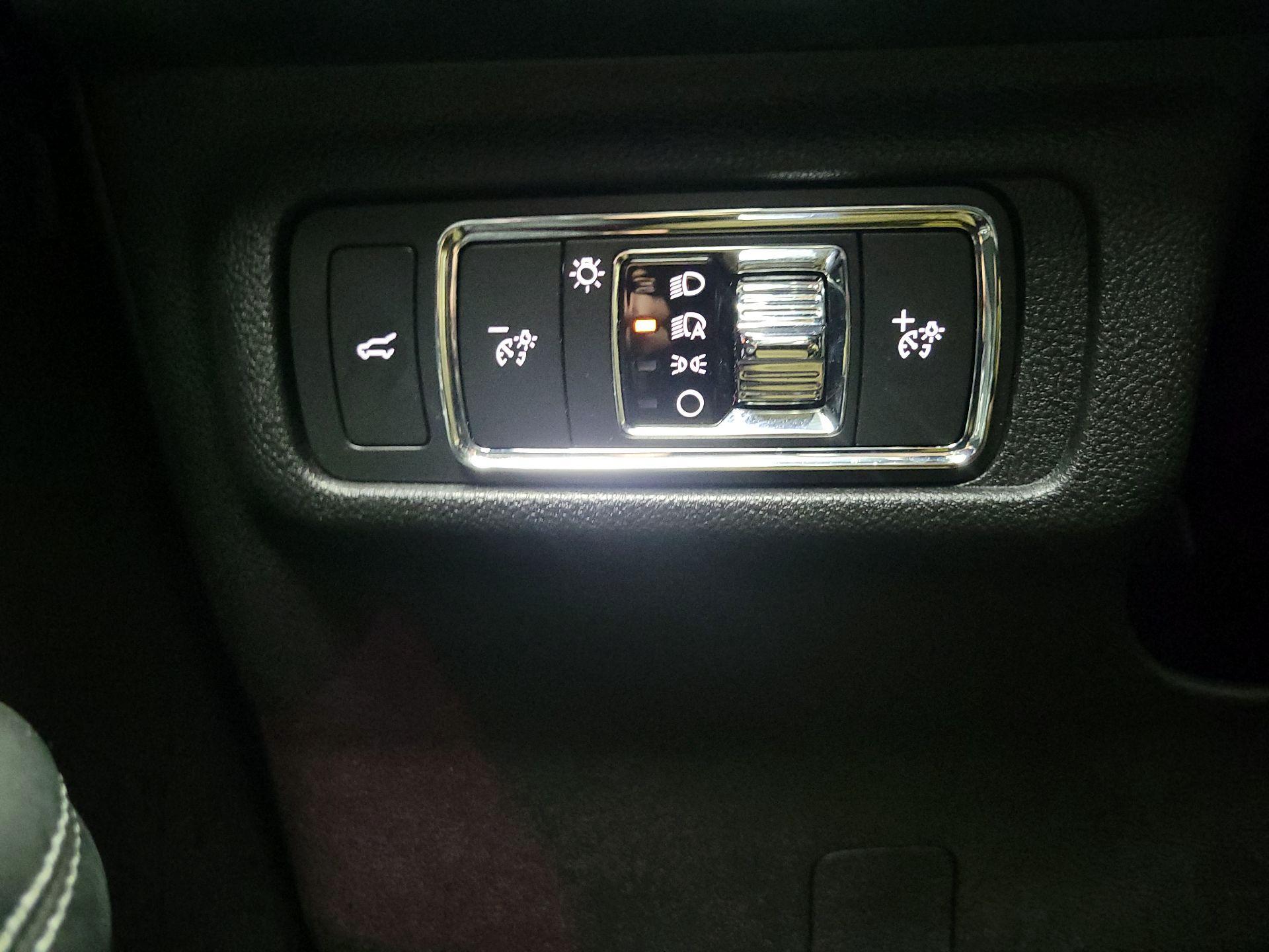 Thumbnail: 2022 Lincoln Corsair - 13