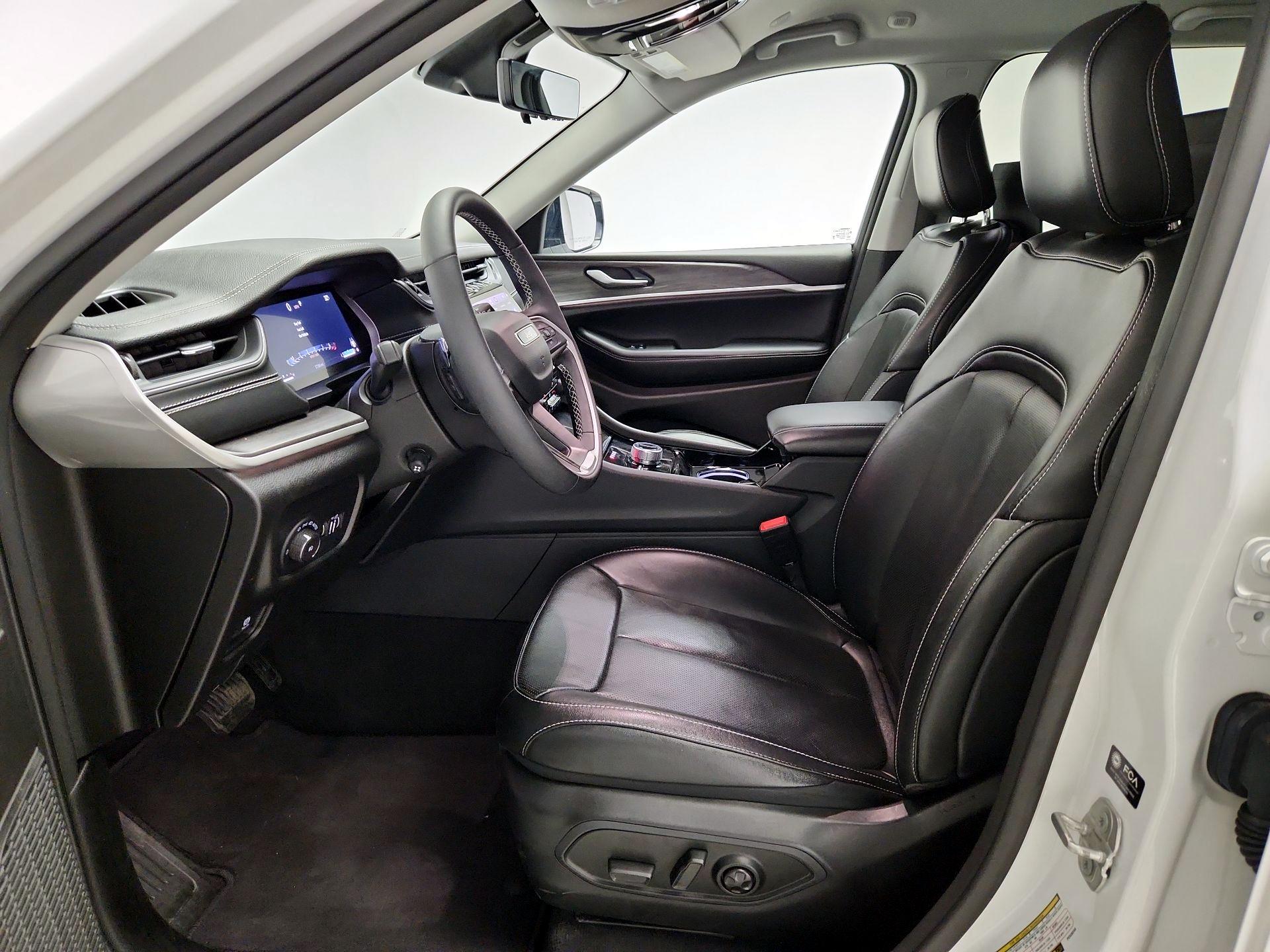 Thumbnail: 2023 Jeep Grand Cherokee - 11