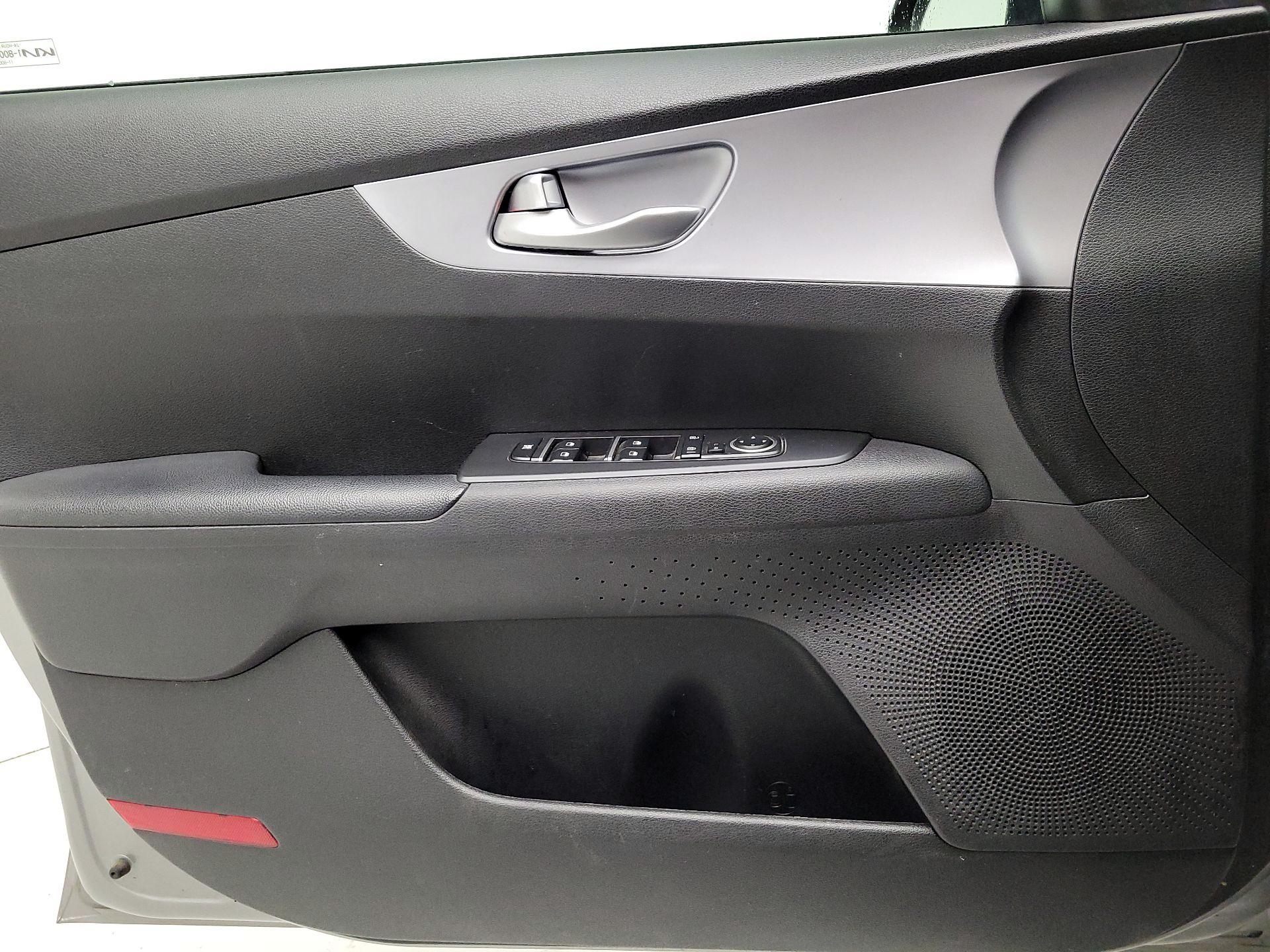 Thumbnail: 2023 Kia Forte - 12