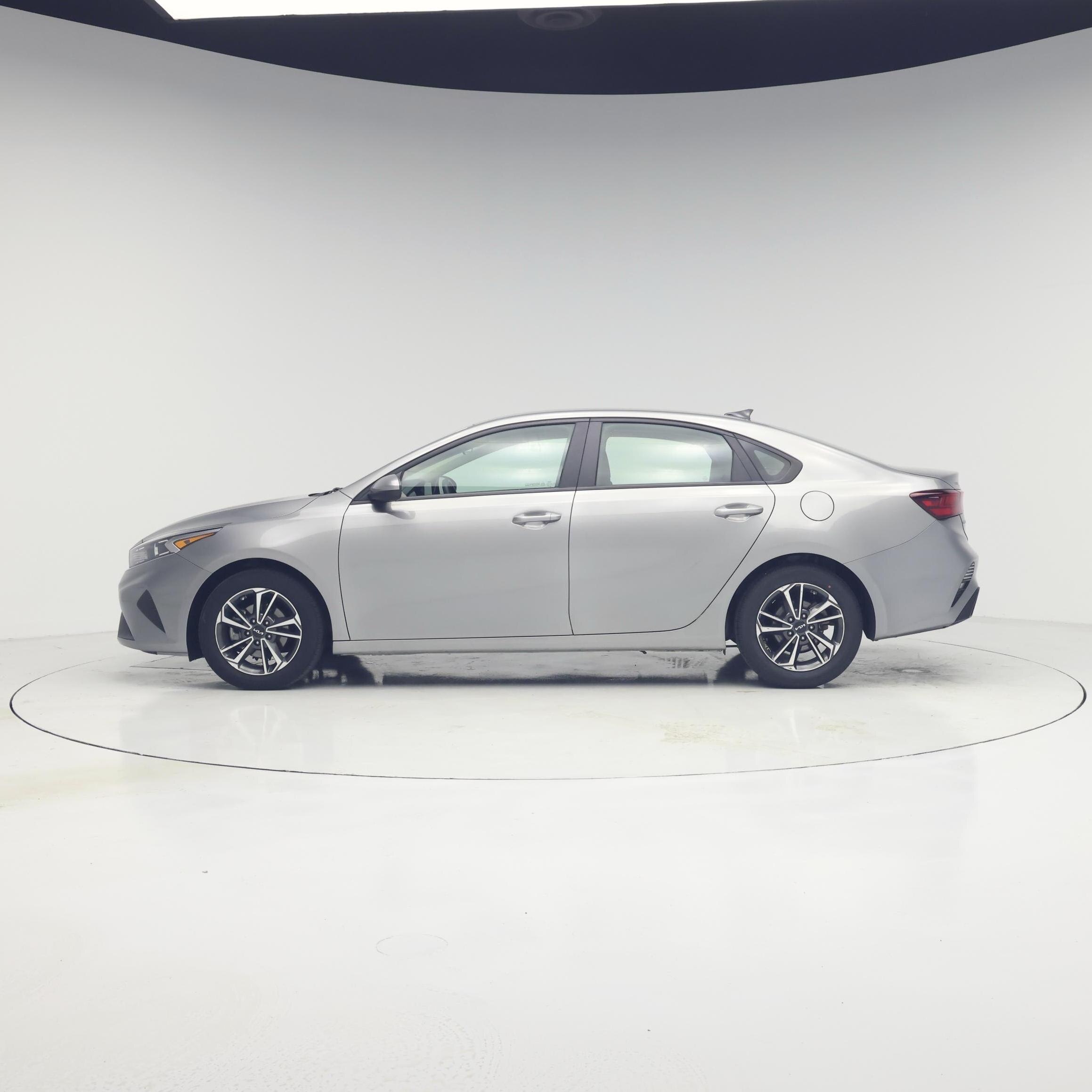 Thumbnail: 2023 Kia Forte - 3