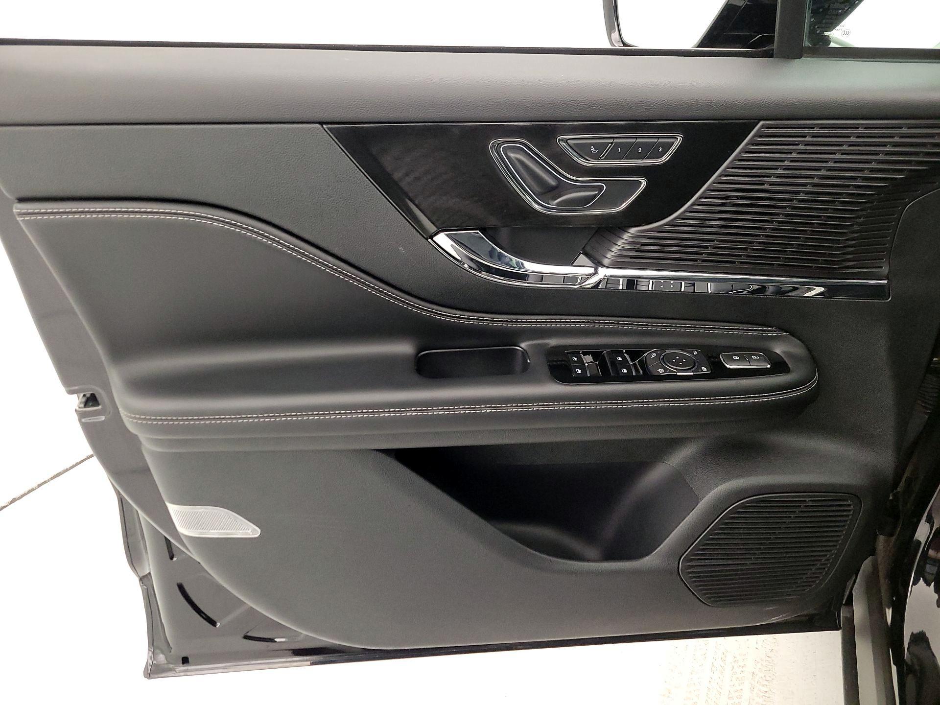 Thumbnail: 2022 Lincoln Corsair - 12