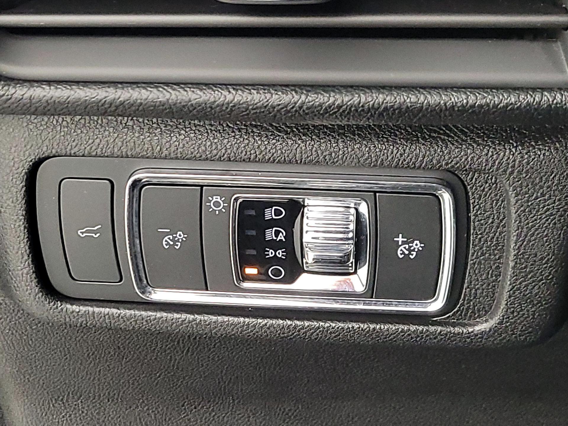 Thumbnail: 2022 Lincoln Corsair - 13