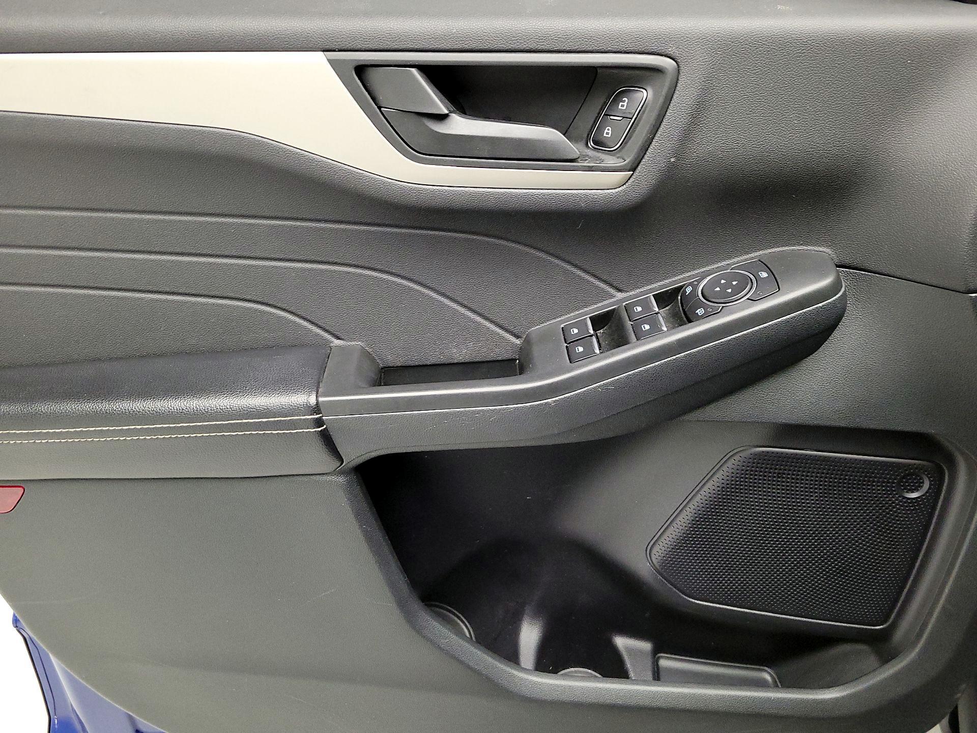 Thumbnail: 2022 Ford Escape - 12