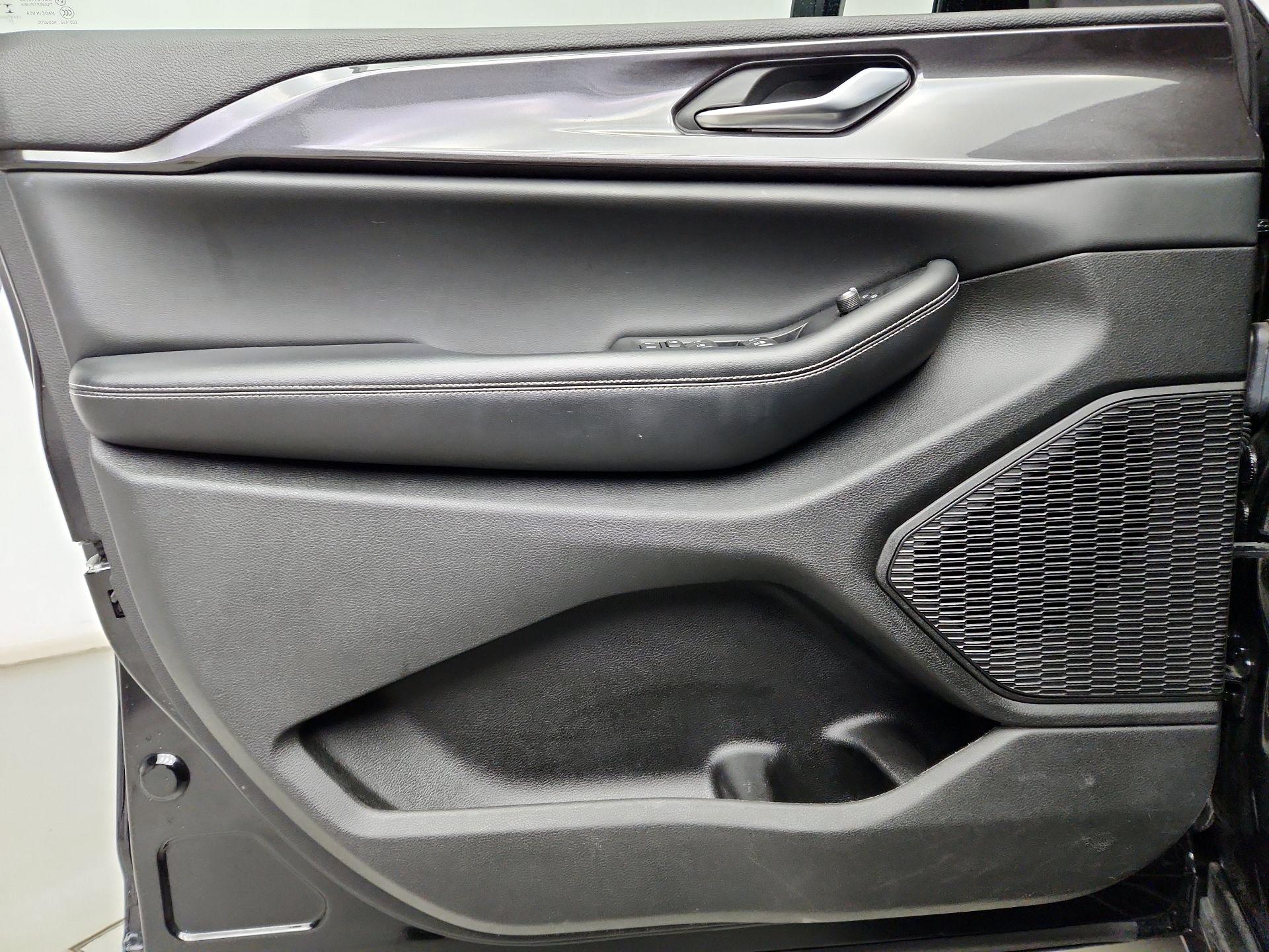 Thumbnail: 2023 Jeep Grand Cherokee - 12