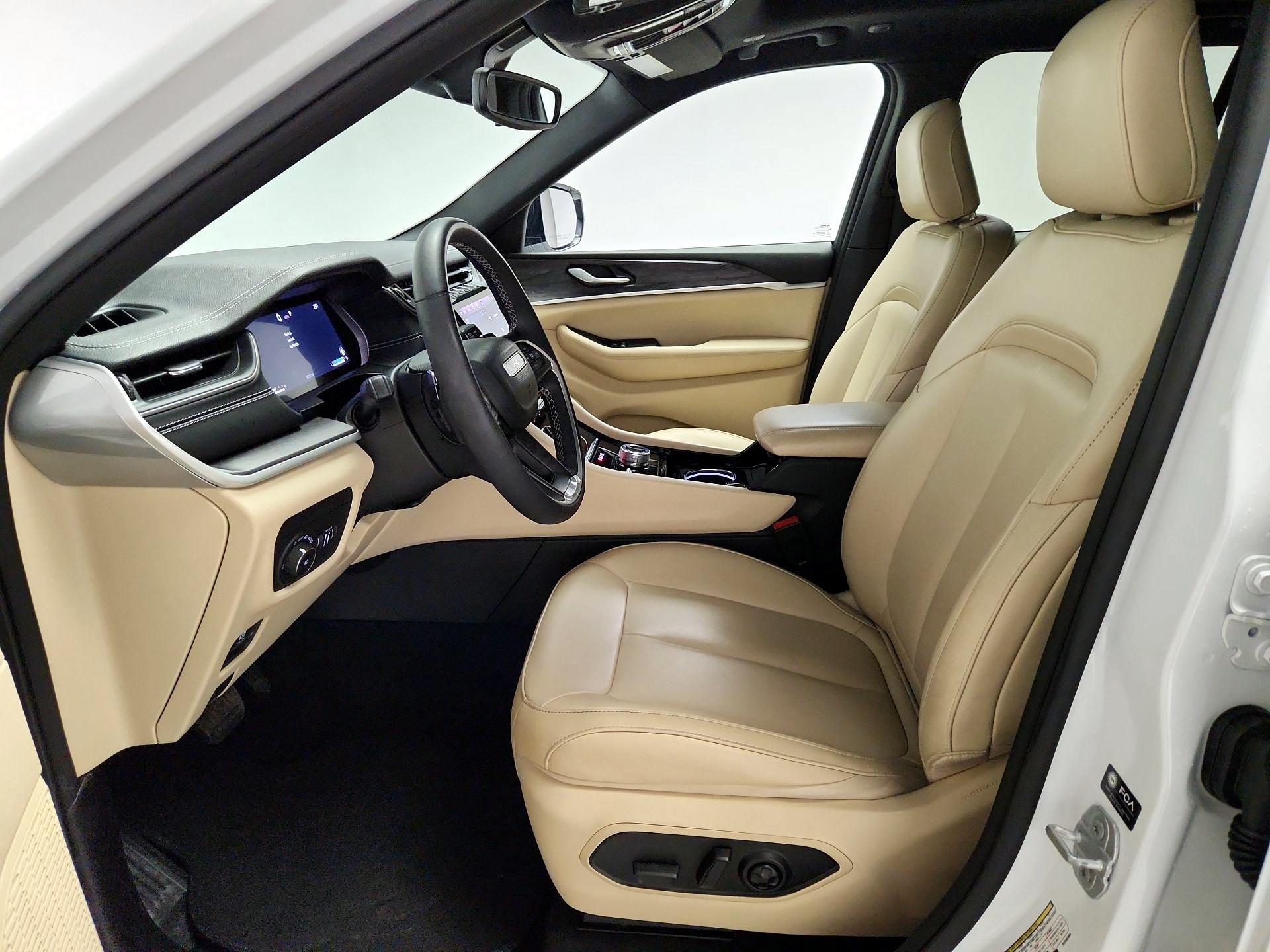 Thumbnail: 2023 Jeep Grand Cherokee - 11