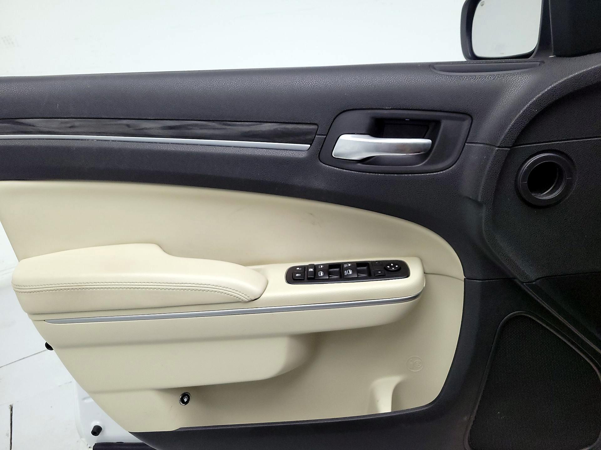 Thumbnail: 2020 Chrysler 300 - 12