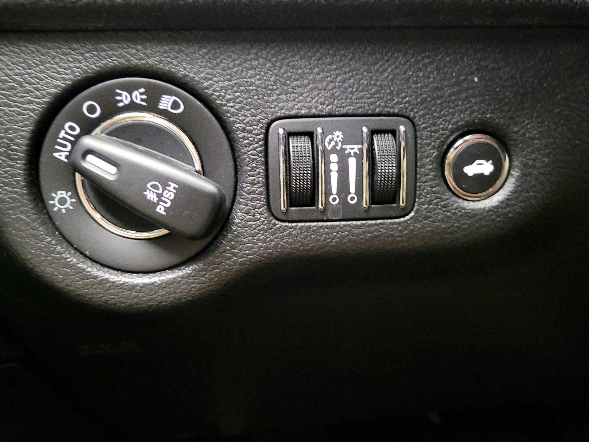 Thumbnail: 2020 Chrysler 300 - 13