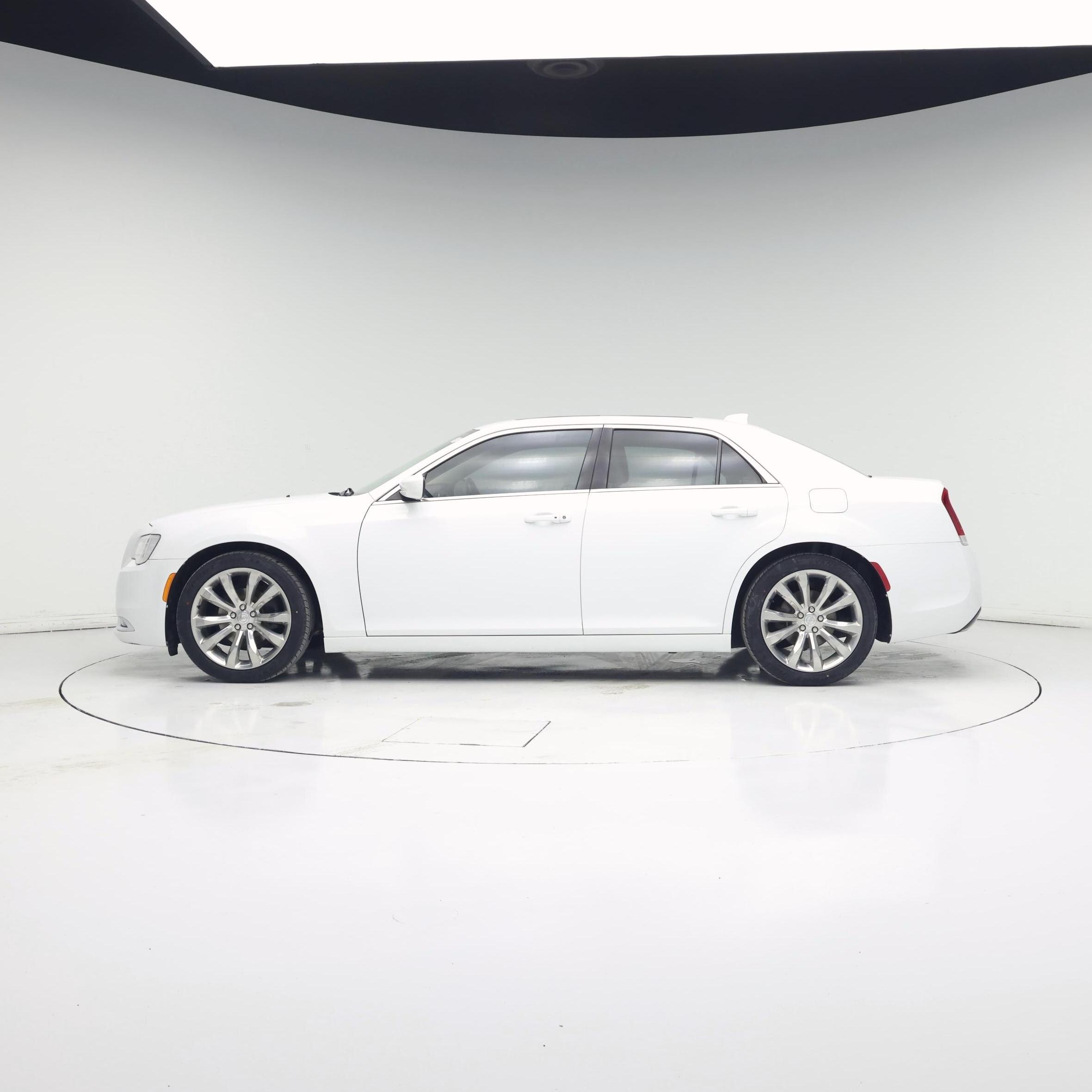 Thumbnail: 2020 Chrysler 300 - 3