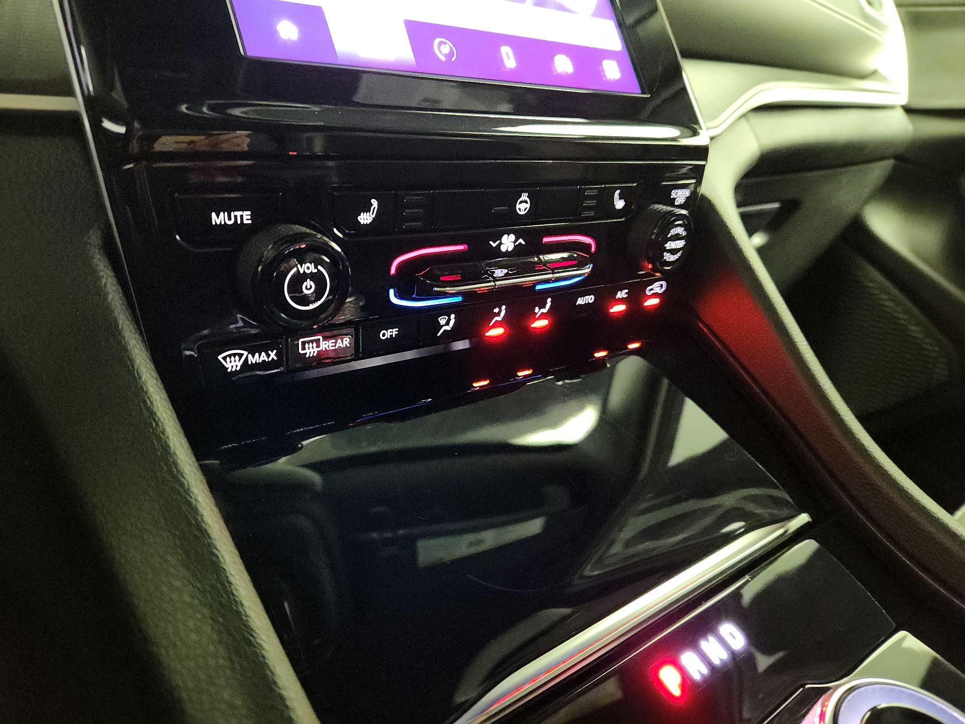 Thumbnail: 2024 Jeep Grand Cherokee - 16