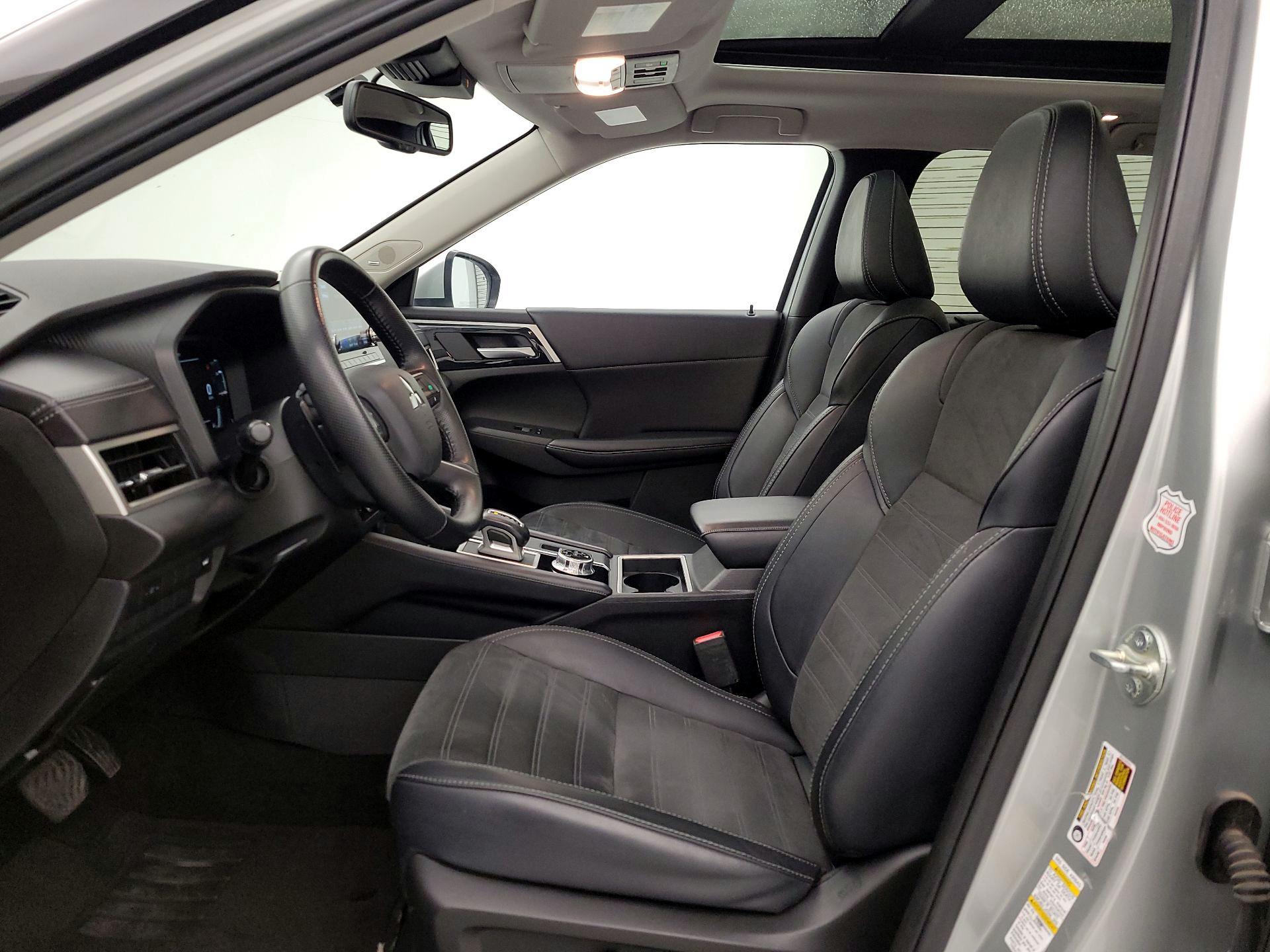 Thumbnail: 2024 Mitsubishi Outlander - 11