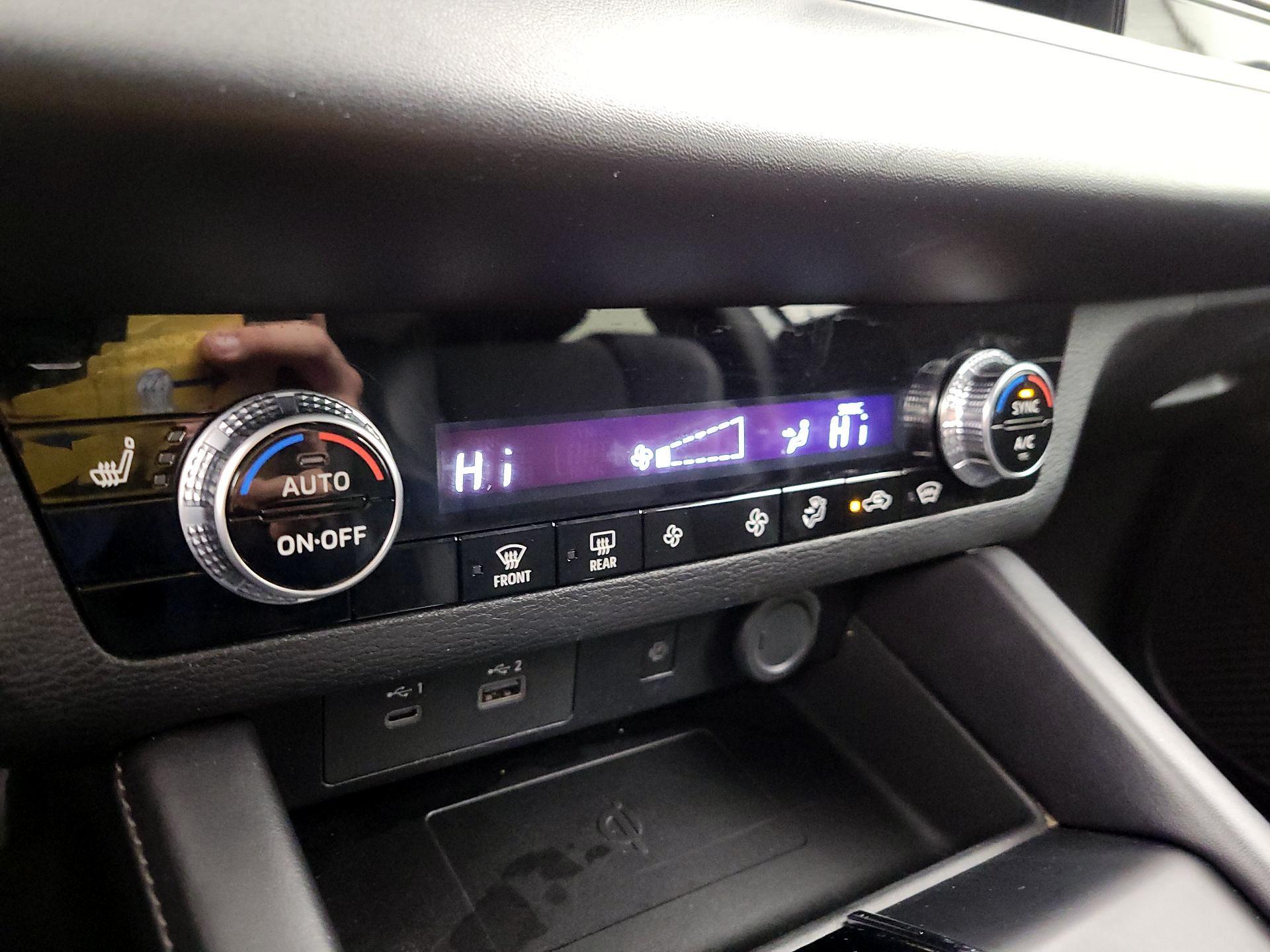 Thumbnail: 2024 Mitsubishi Outlander - 17