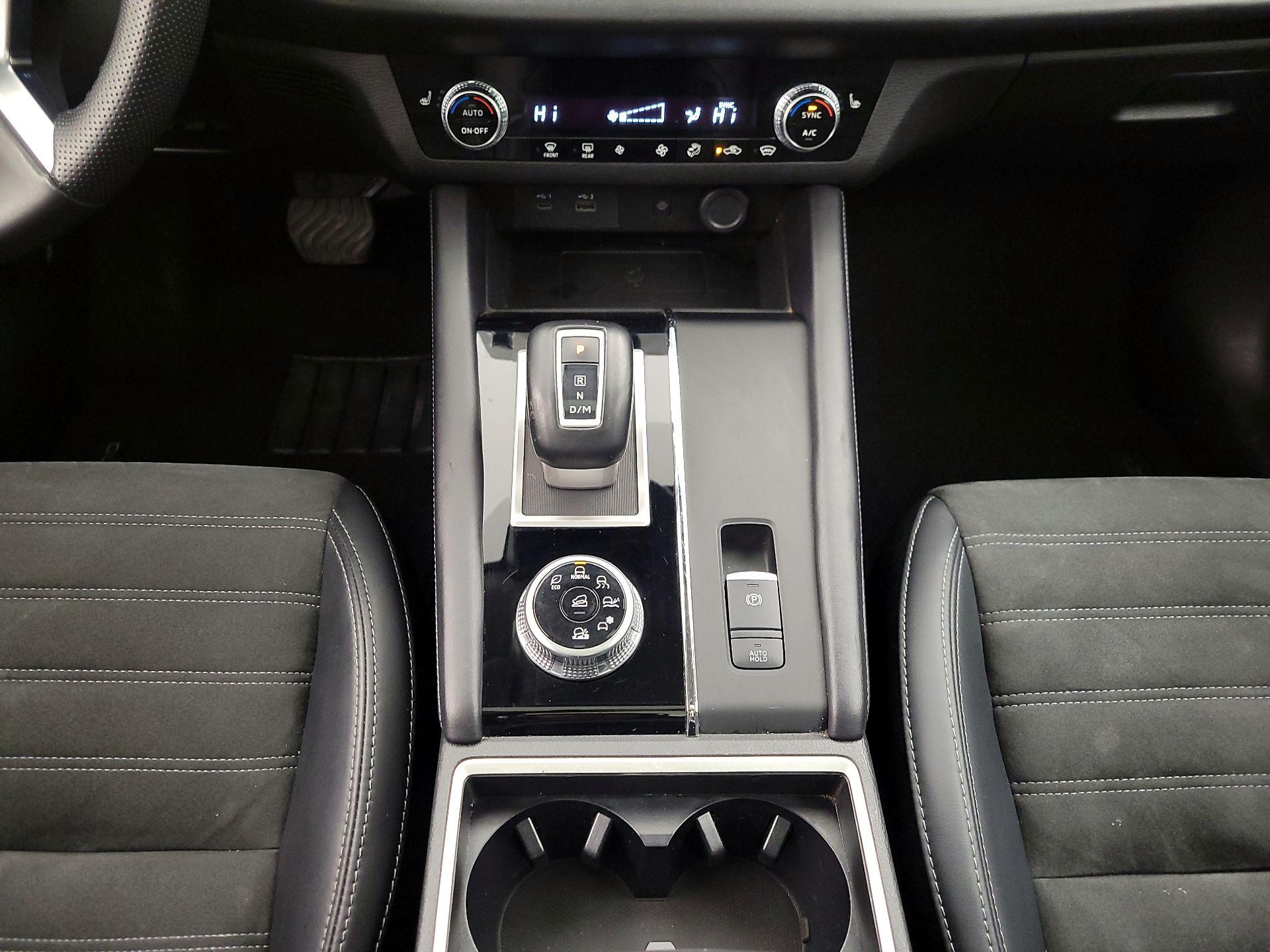 Thumbnail: 2024 Mitsubishi Outlander - 18