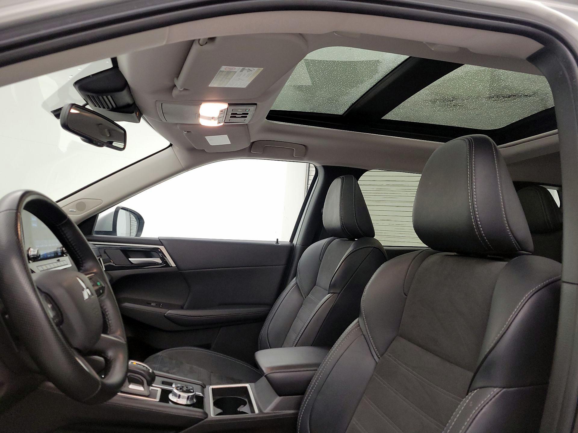 Thumbnail: 2024 Mitsubishi Outlander - 20