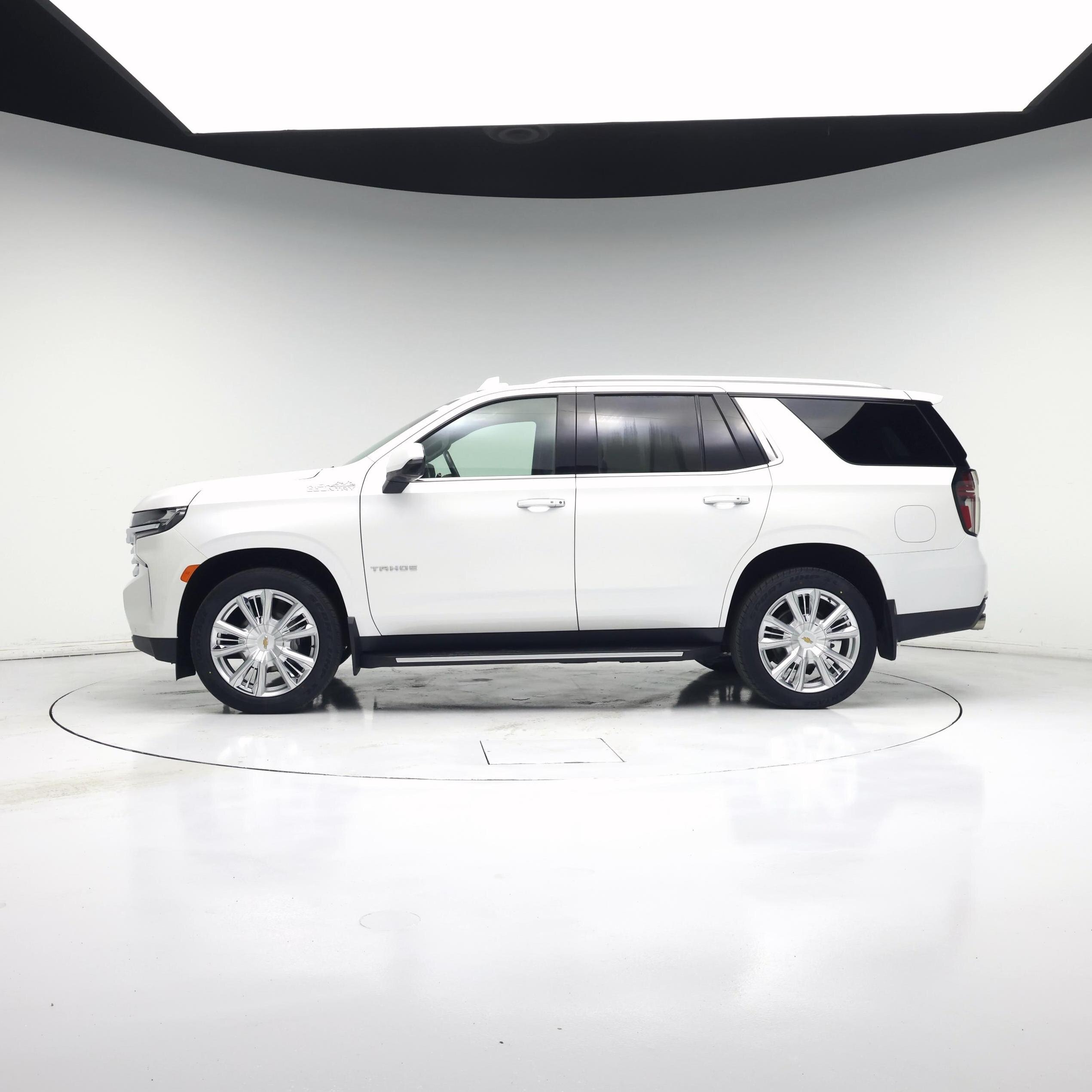 Thumbnail: 2022 Chevrolet Tahoe - 3