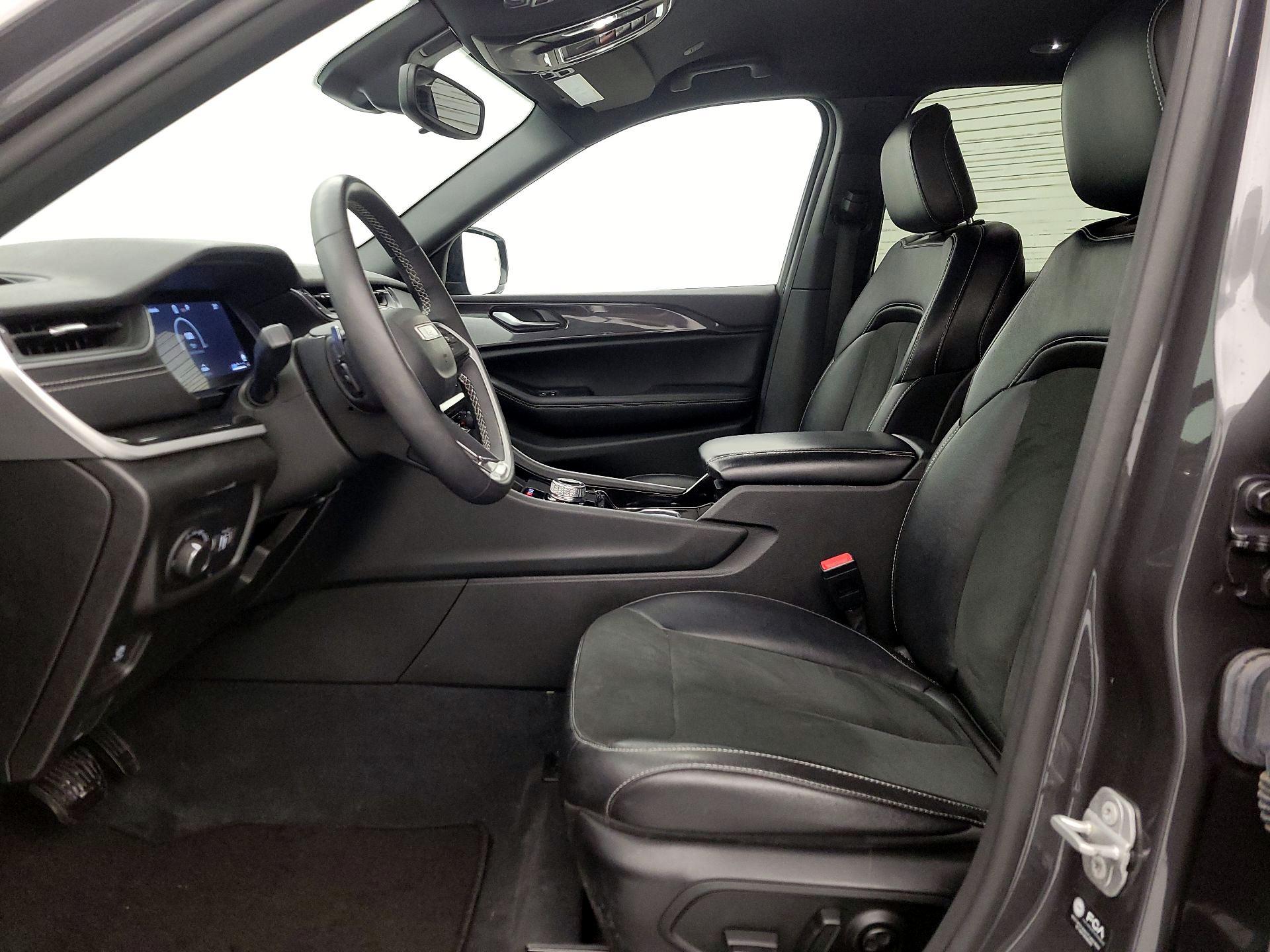 Thumbnail: 2023 Jeep Grand Cherokee - 11