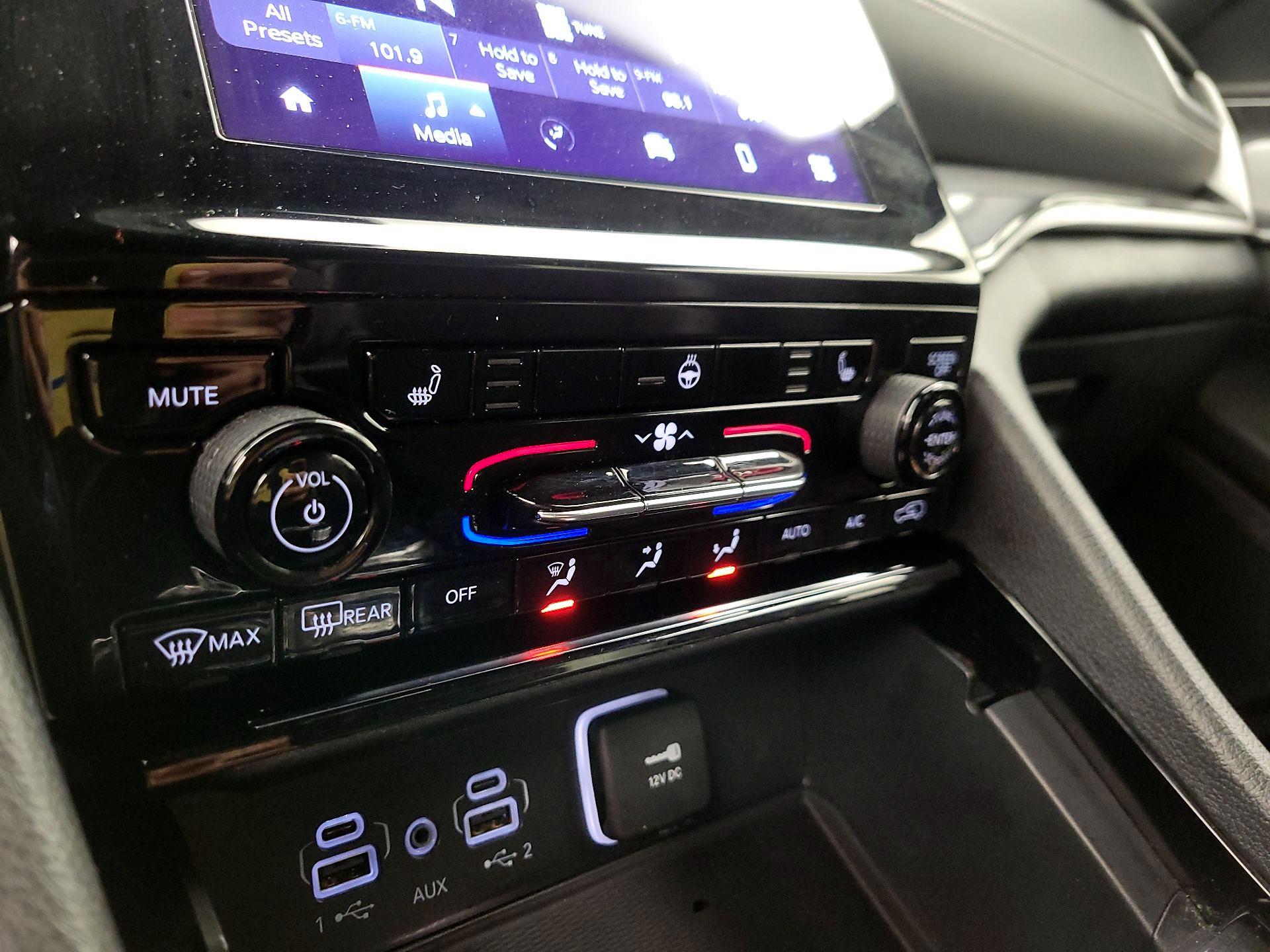 Thumbnail: 2023 Jeep Grand Cherokee - 16