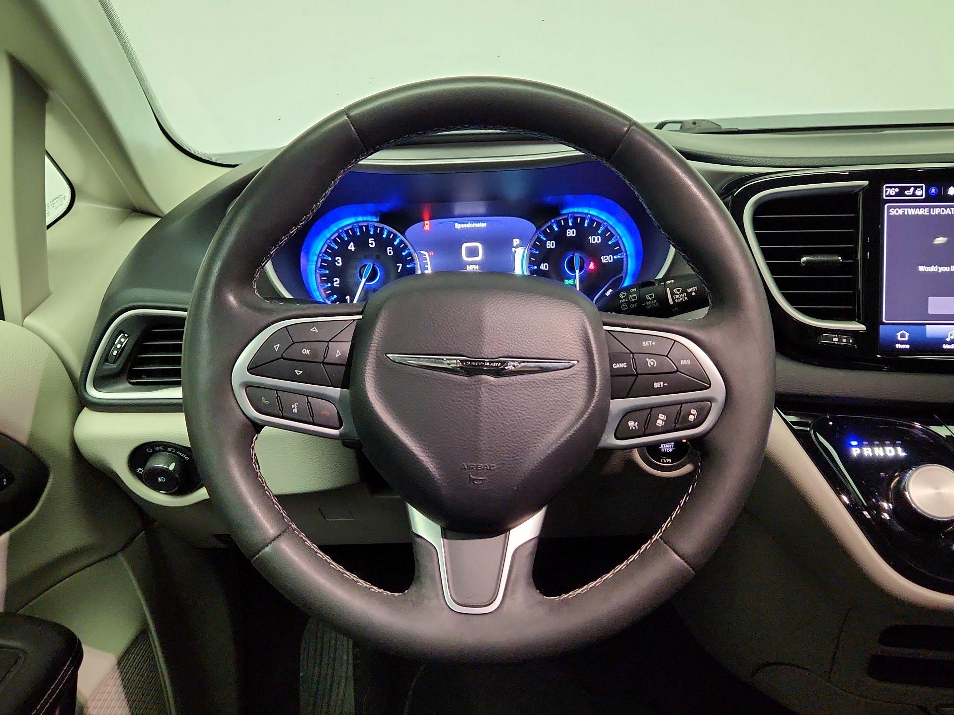 Thumbnail: 2023 Chrysler Pacifica - 10