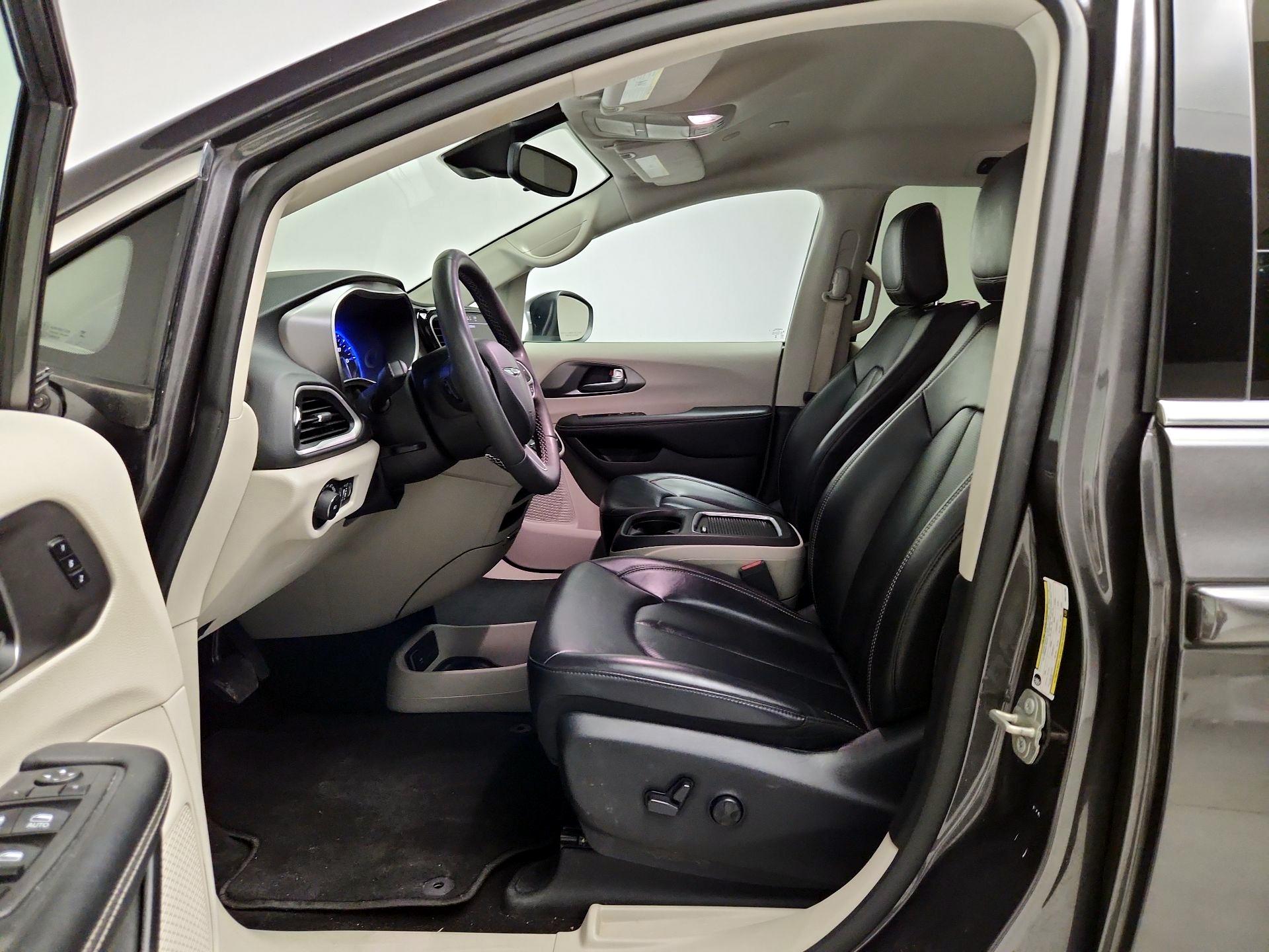 Thumbnail: 2023 Chrysler Pacifica - 11