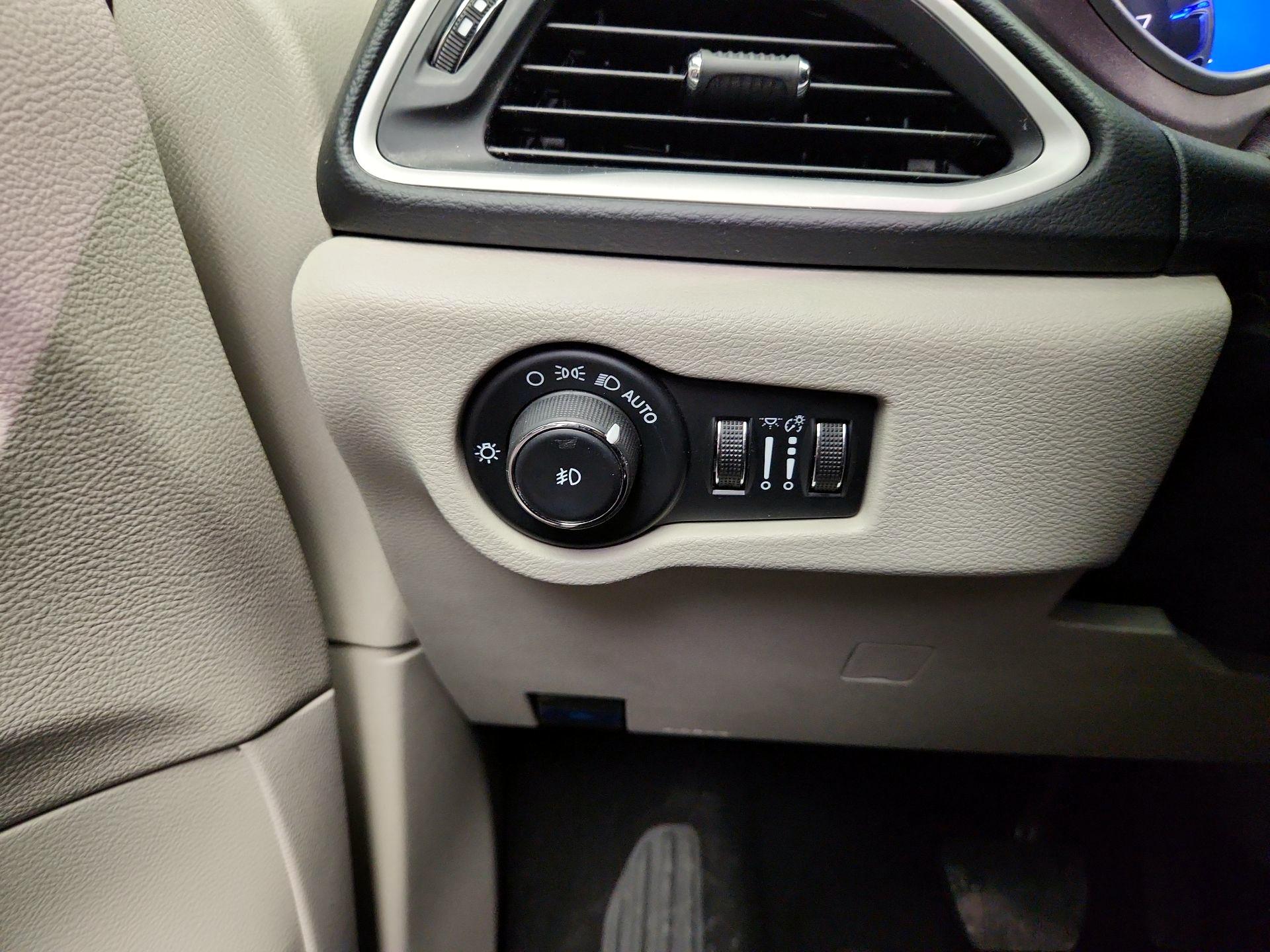 Thumbnail: 2023 Chrysler Pacifica - 13