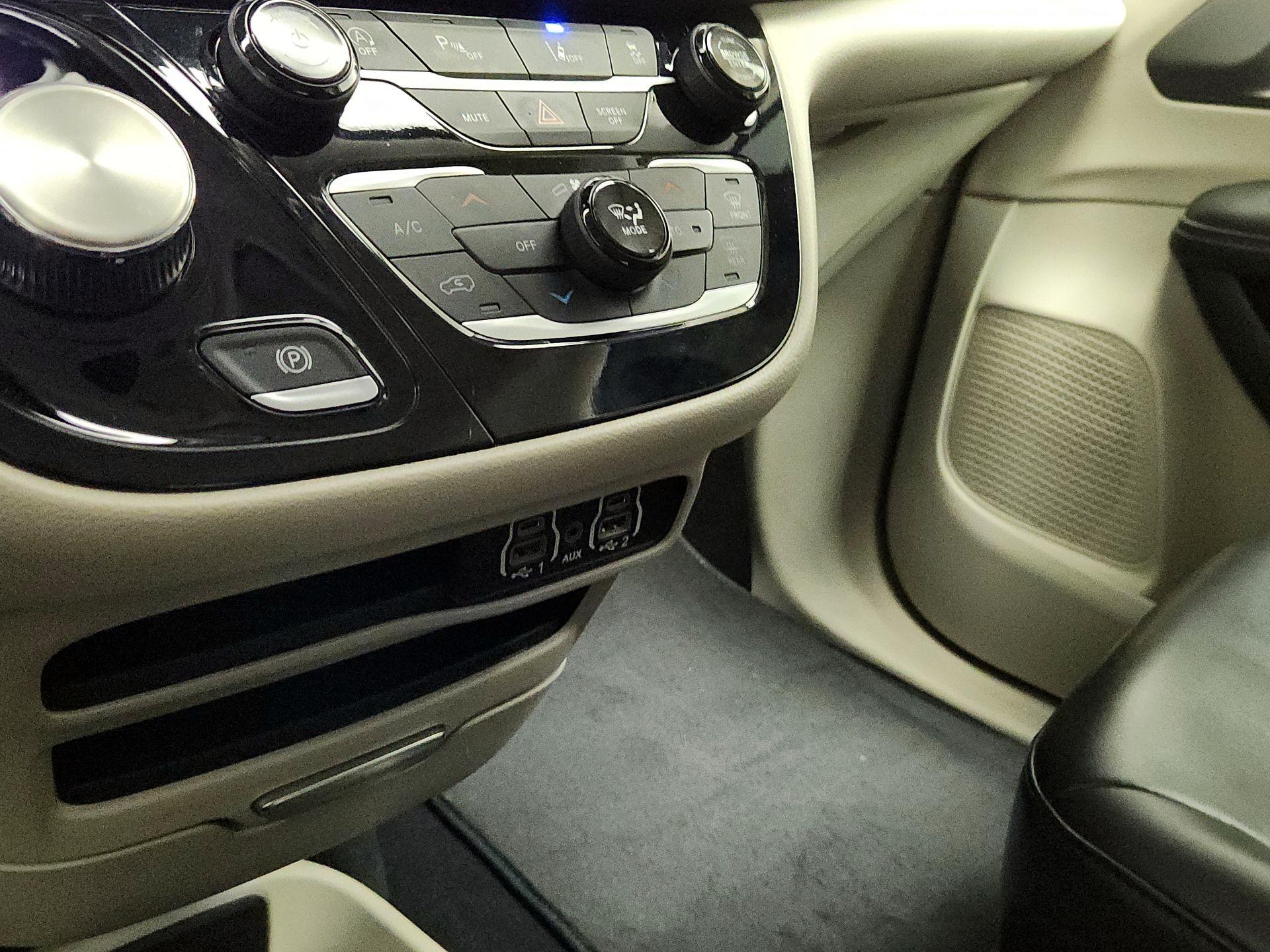 Thumbnail: 2023 Chrysler Pacifica - 18