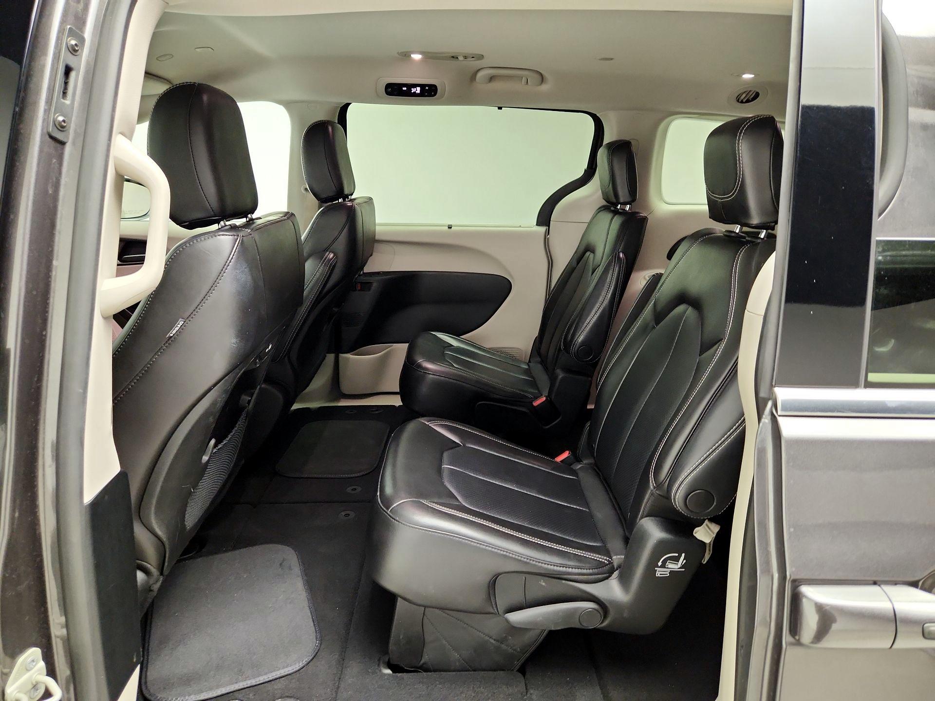 Thumbnail: 2023 Chrysler Pacifica - 19