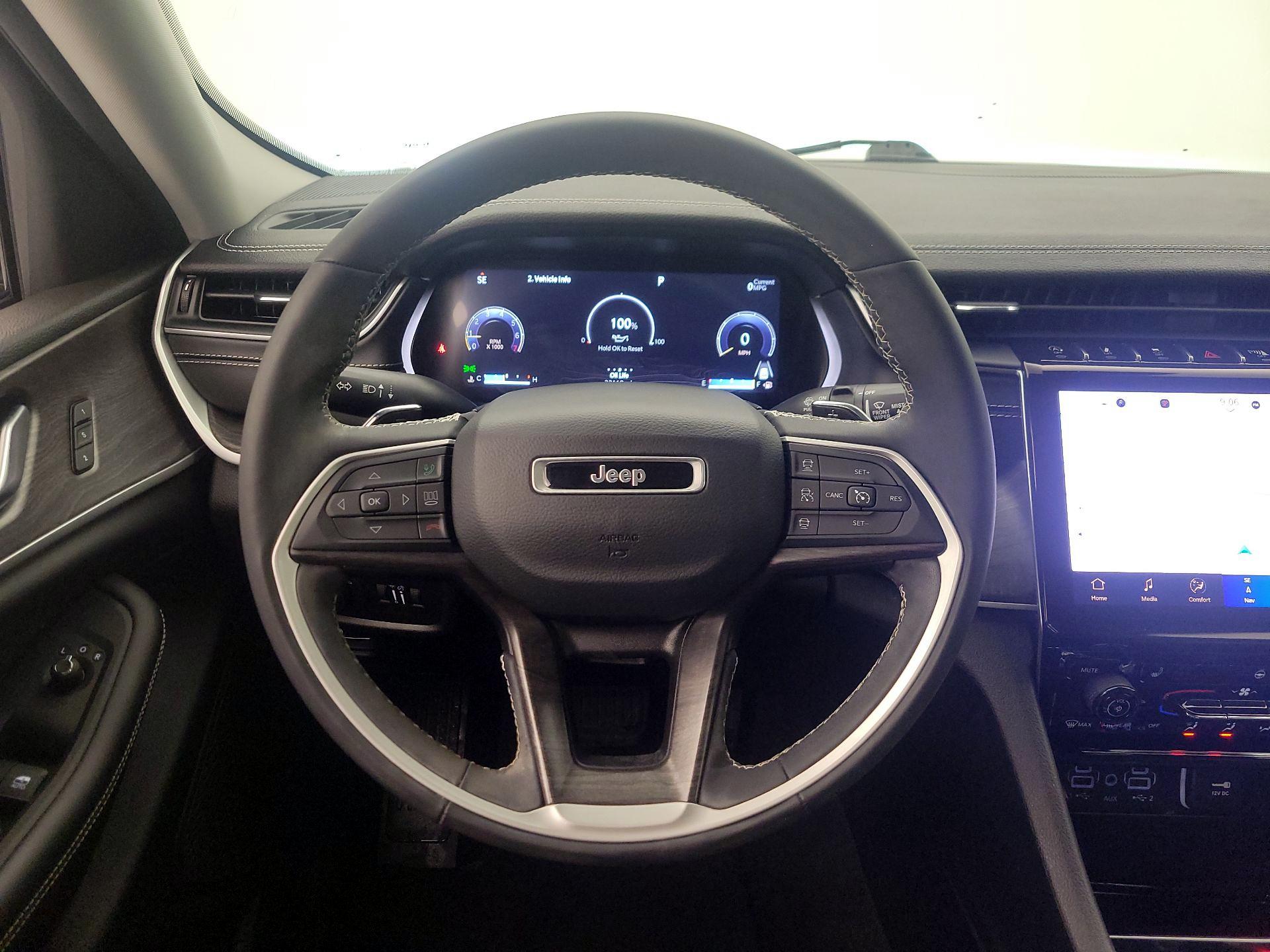 Thumbnail: 2023 Jeep Grand Cherokee - 10