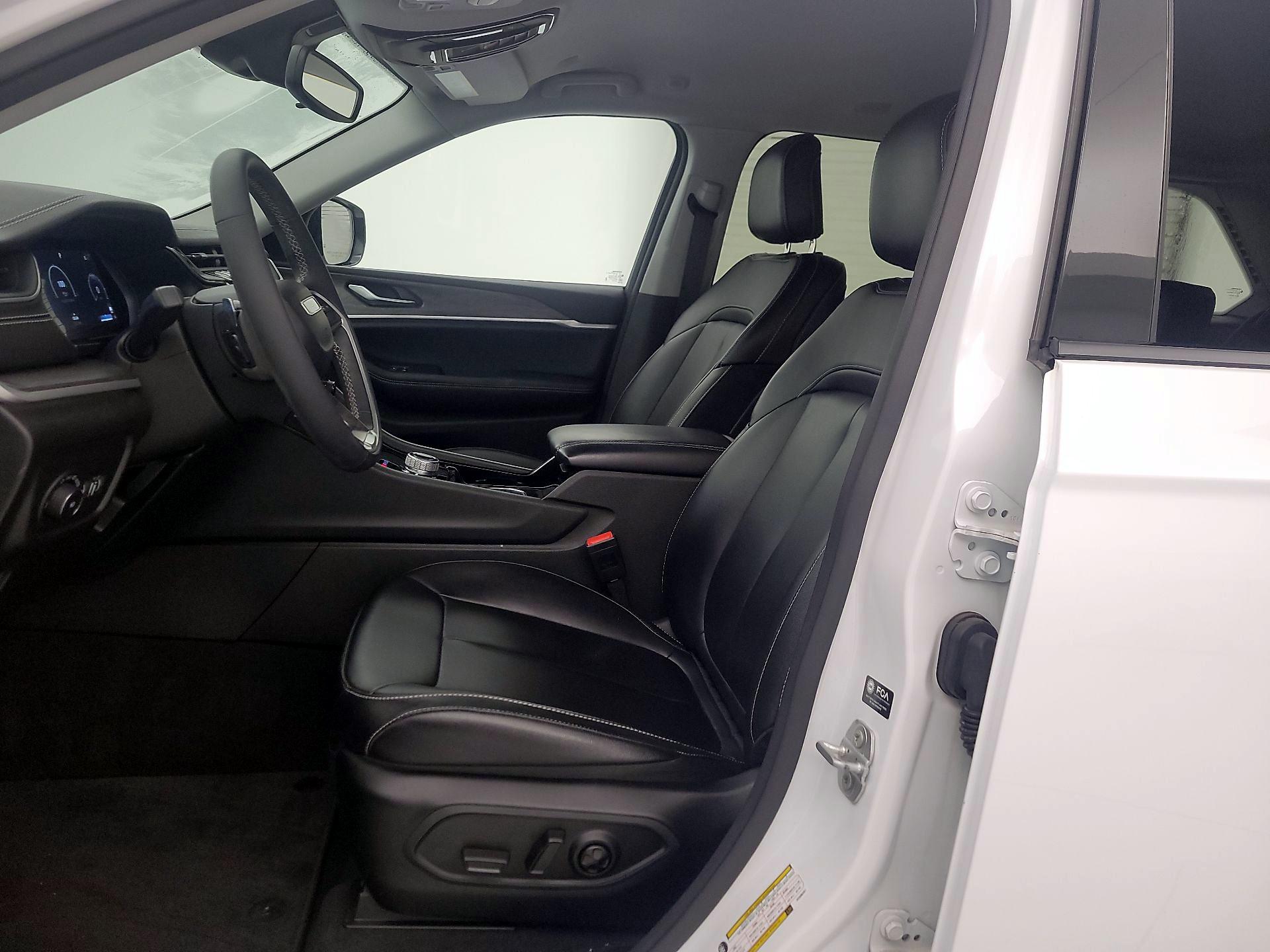 Thumbnail: 2023 Jeep Grand Cherokee - 11