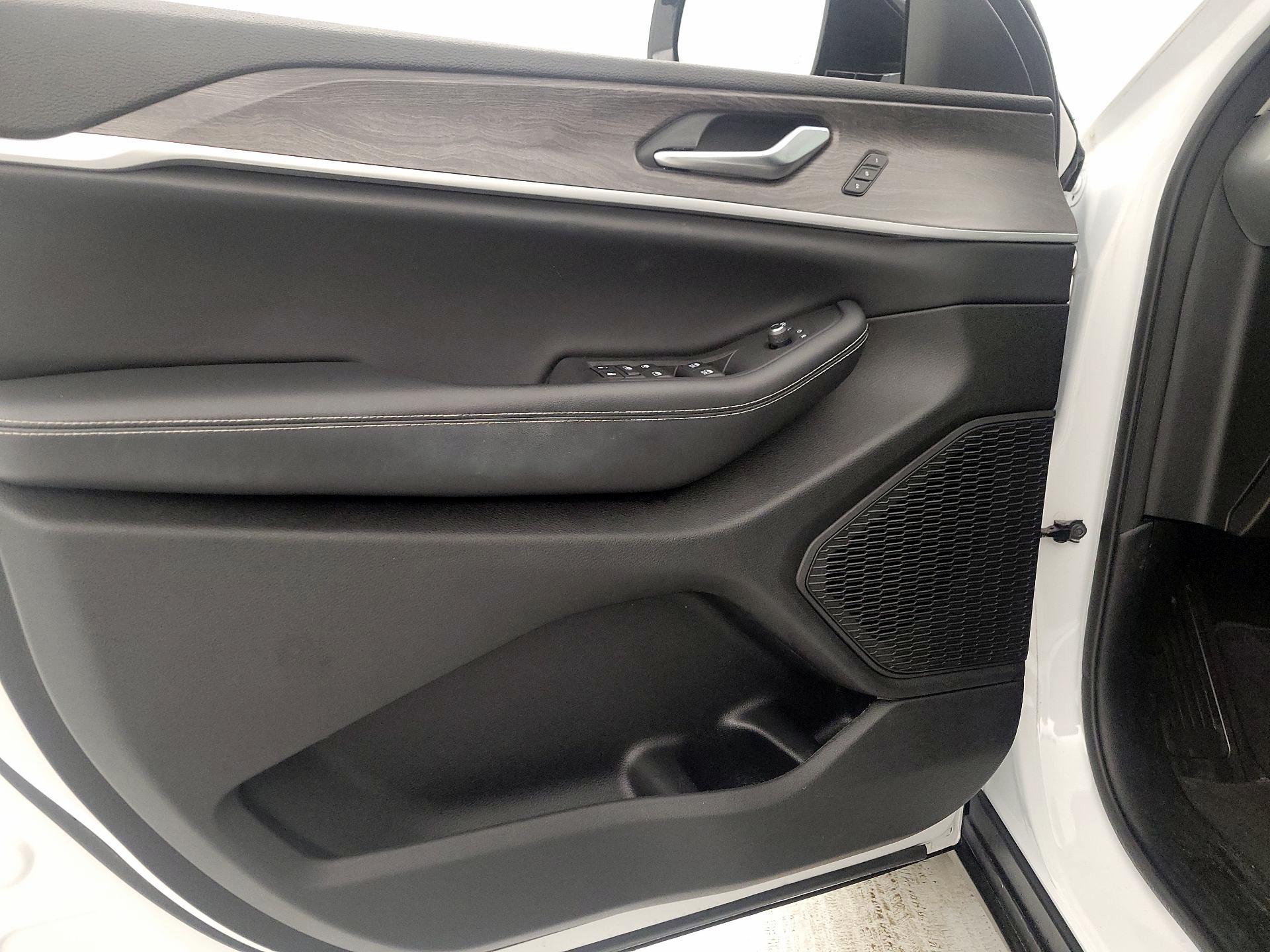 Thumbnail: 2023 Jeep Grand Cherokee - 12