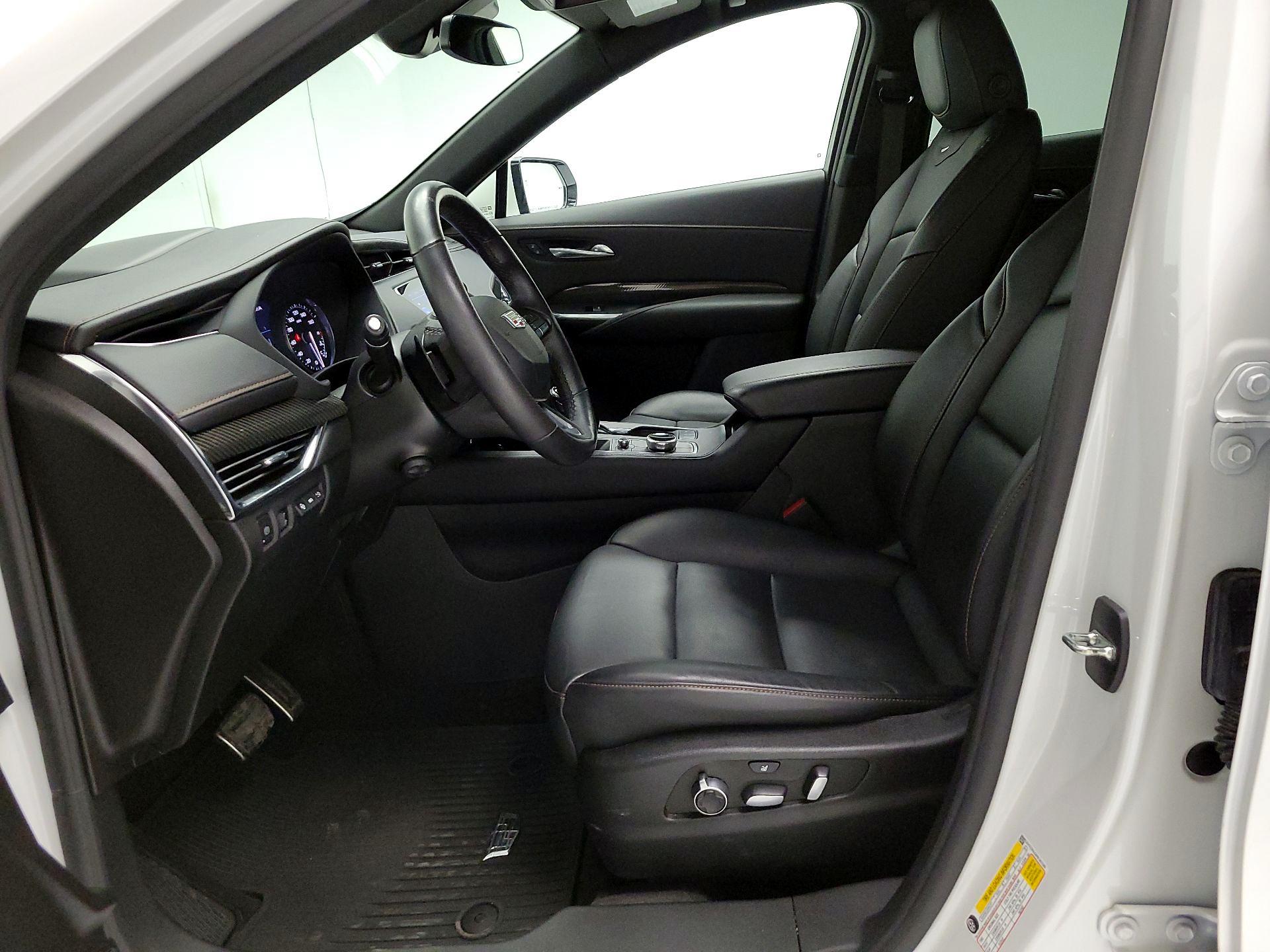 Thumbnail: 2023 Cadillac XT4 - 11