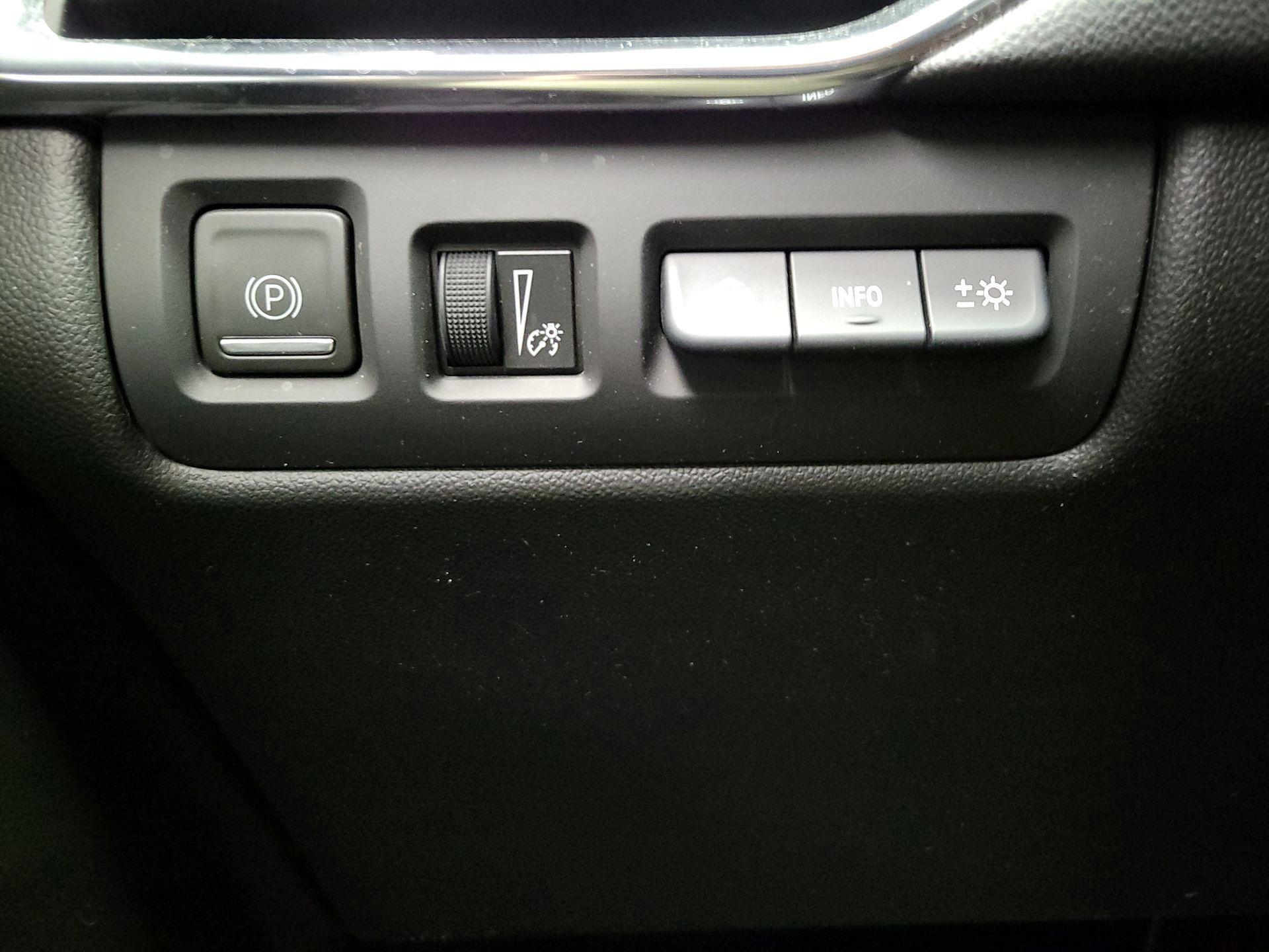 Thumbnail: 2023 Cadillac XT4 - 13