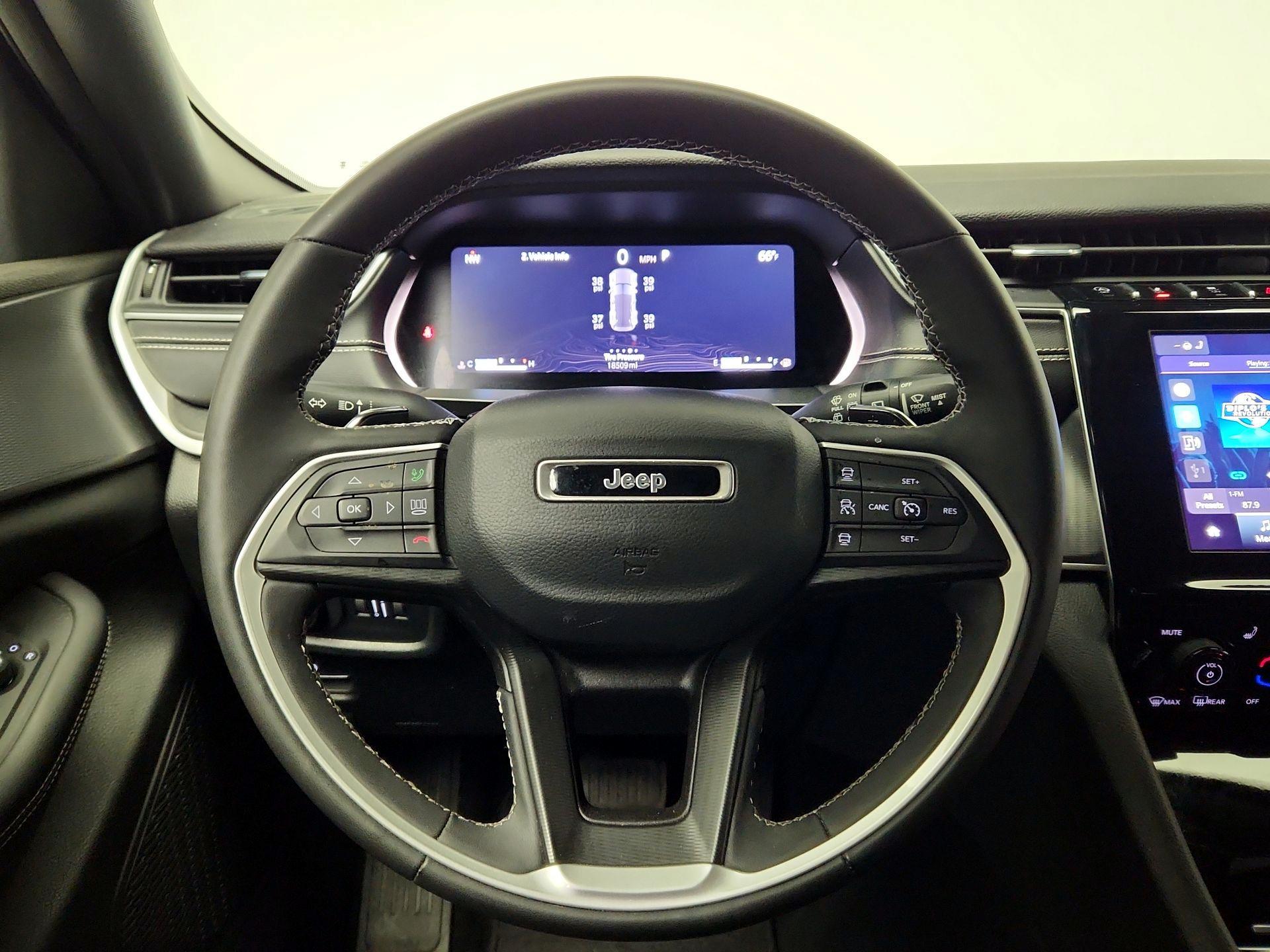 Thumbnail: 2023 Jeep Grand Cherokee - 10