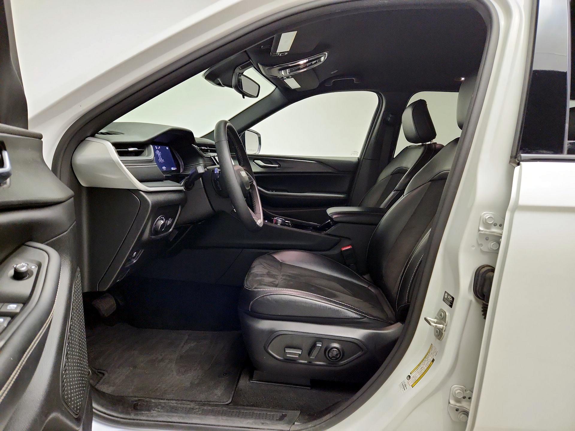 Thumbnail: 2023 Jeep Grand Cherokee - 11