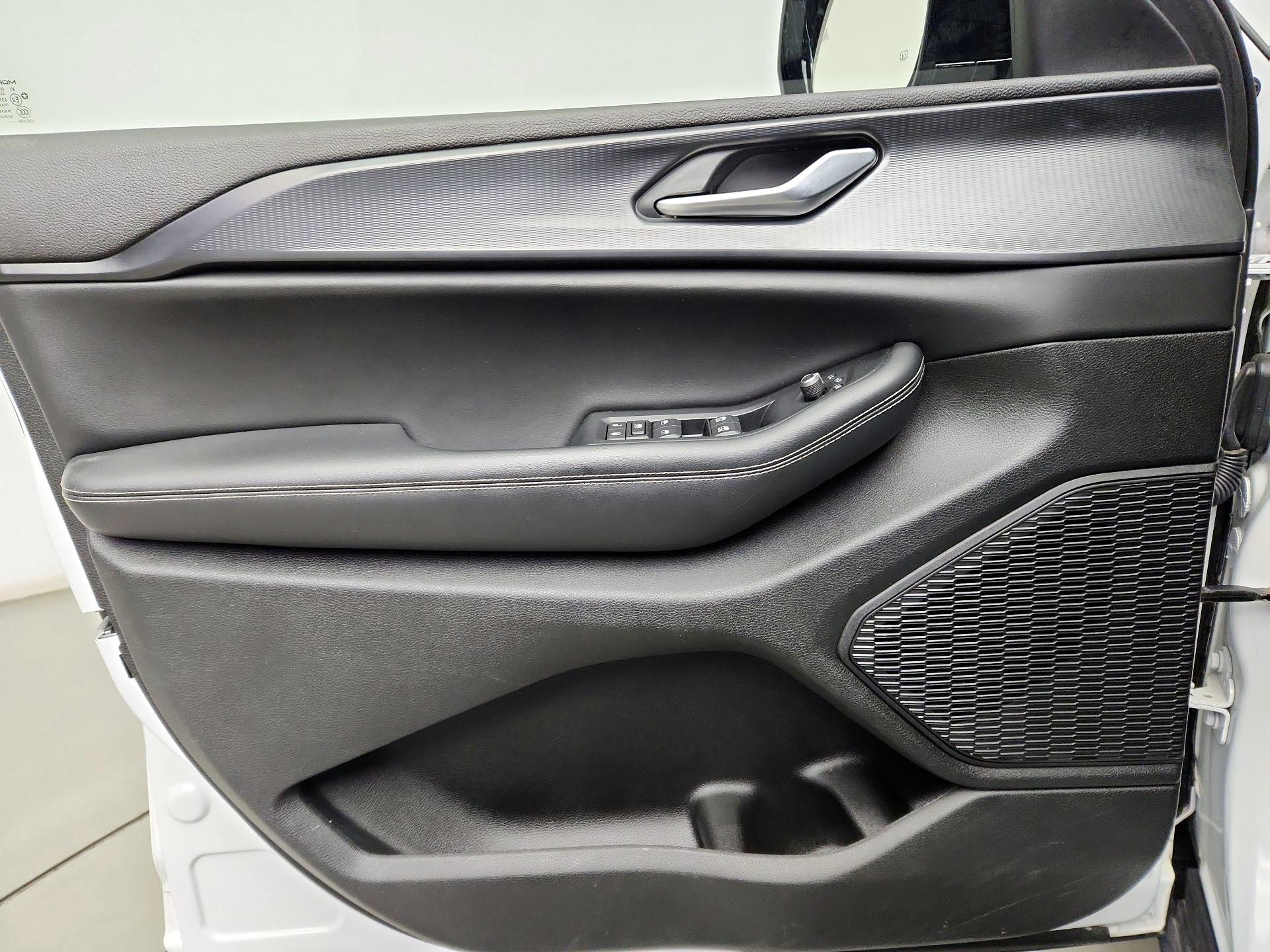 Thumbnail: 2023 Jeep Grand Cherokee - 12