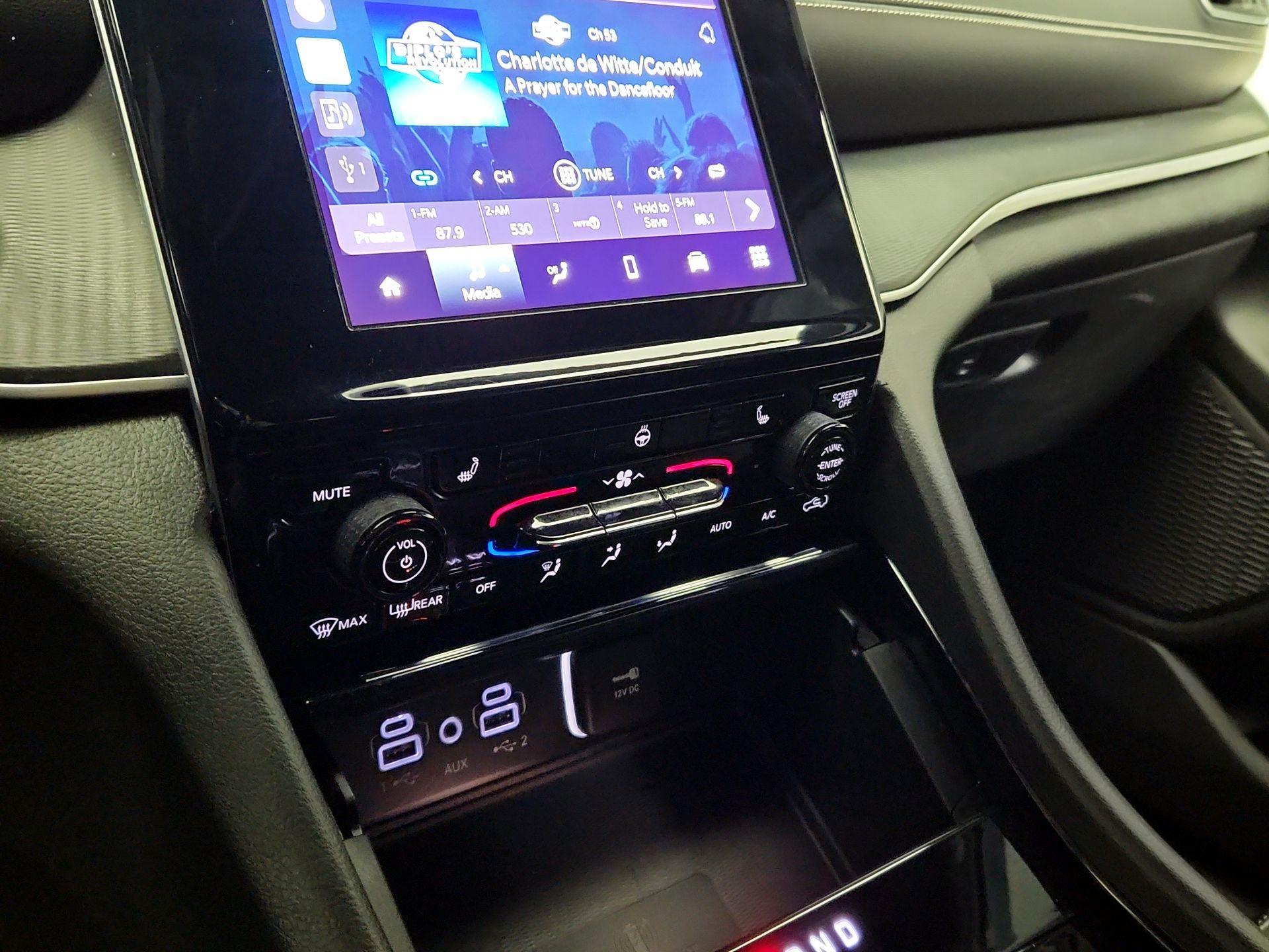 Thumbnail: 2023 Jeep Grand Cherokee - 16