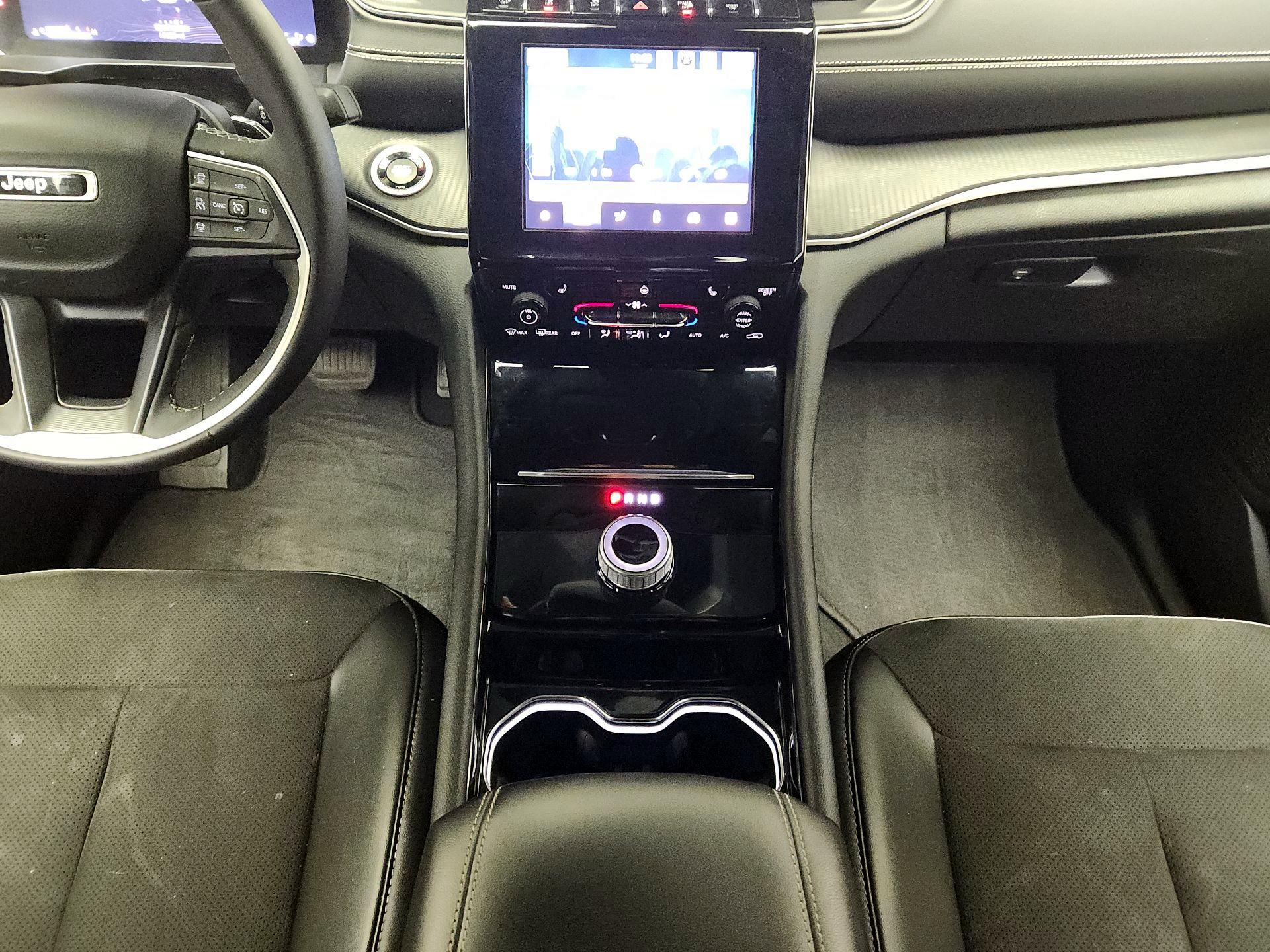 Thumbnail: 2023 Jeep Grand Cherokee - 17