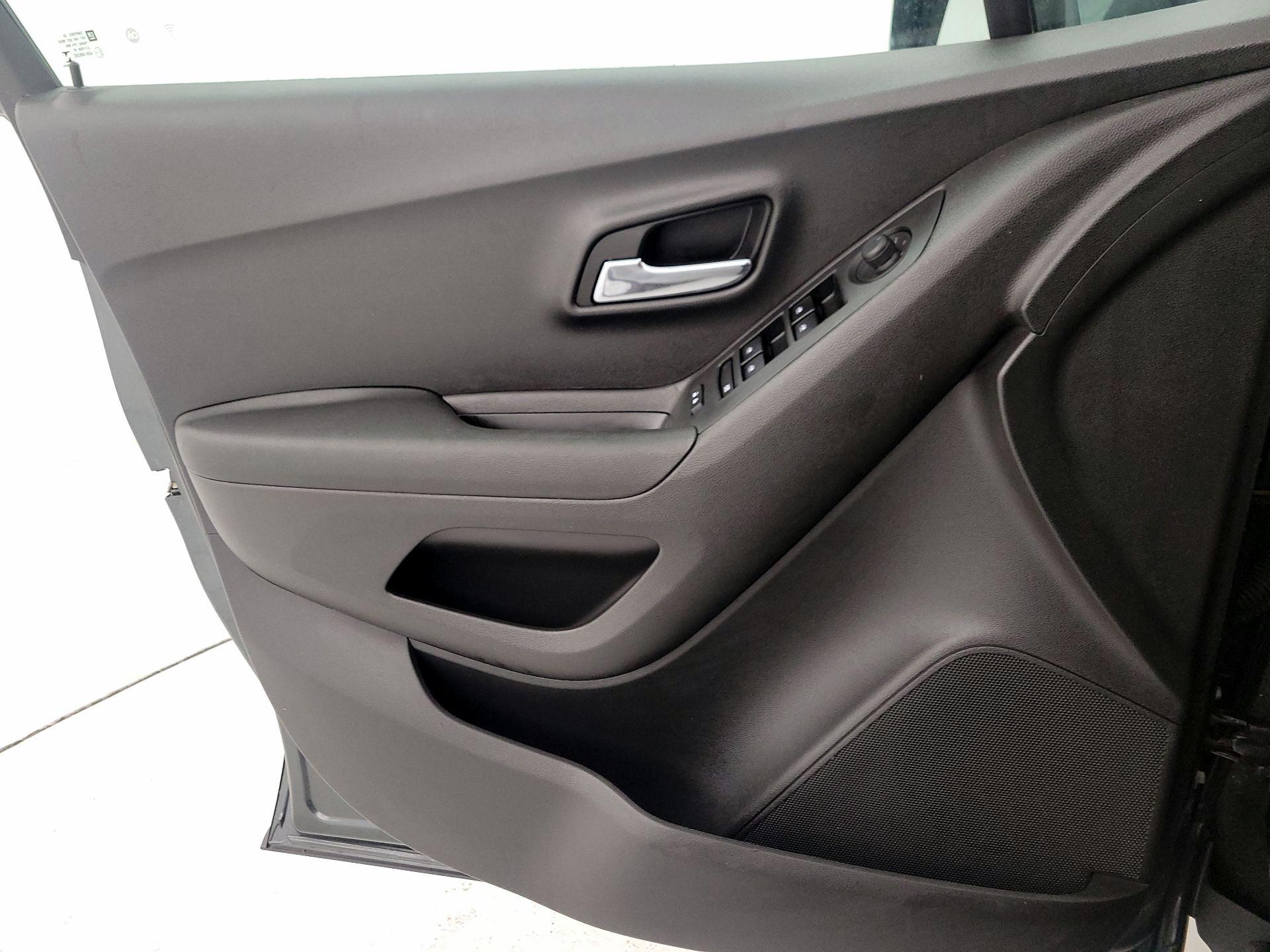 Thumbnail: 2020 Chevrolet Trax - 12