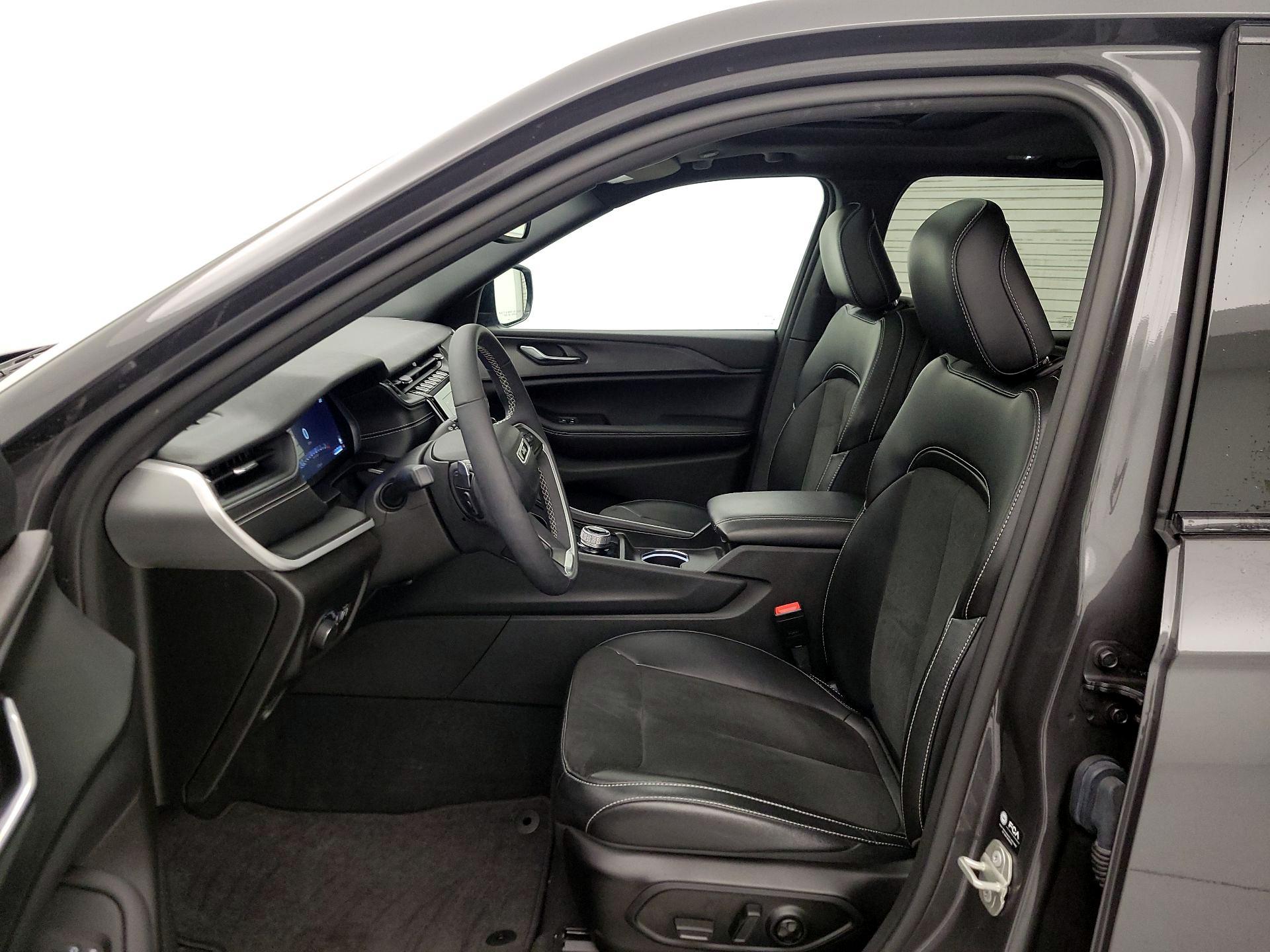 Thumbnail: 2024 Jeep Grand Cherokee - 11