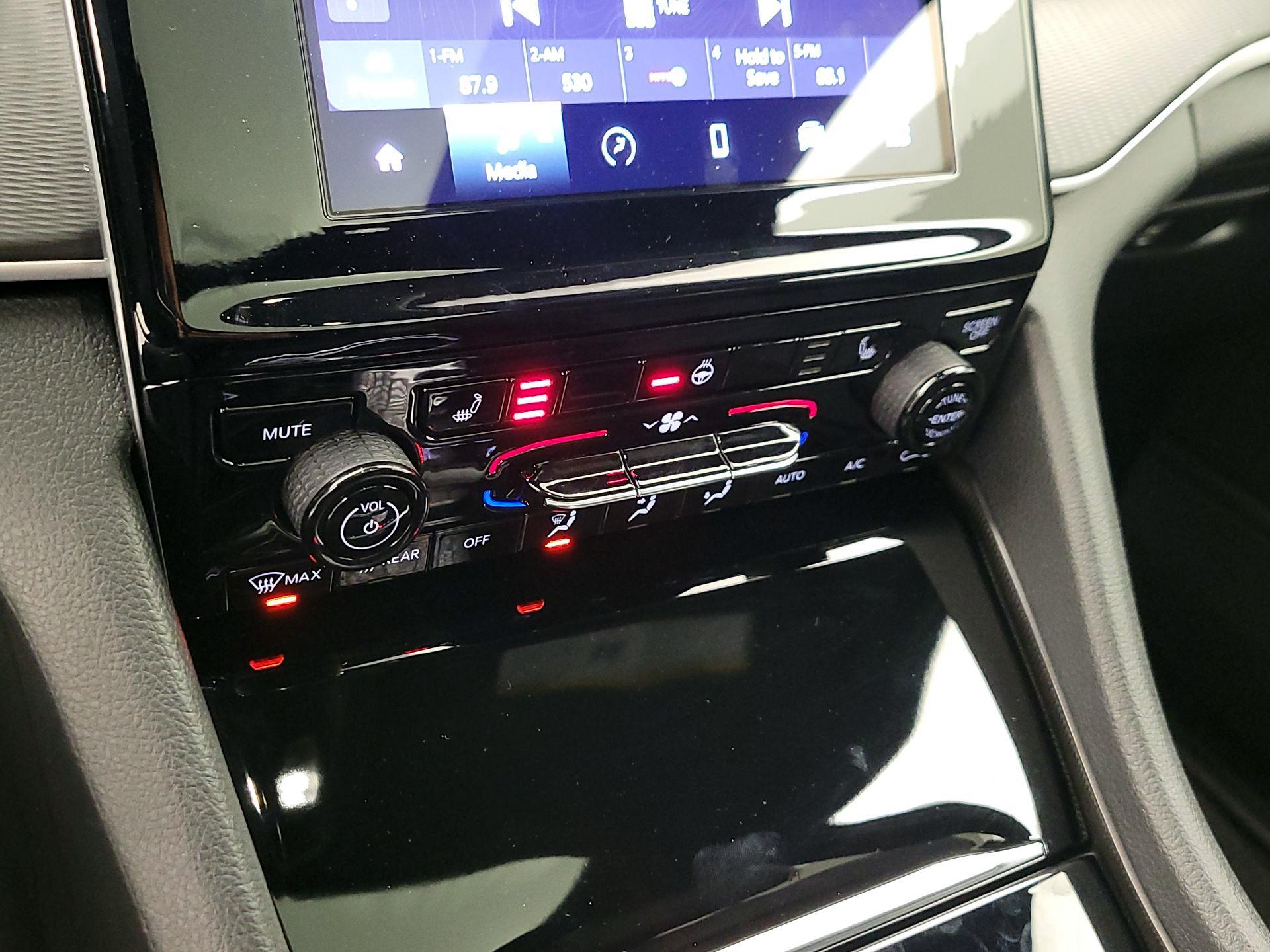 Thumbnail: 2024 Jeep Grand Cherokee - 16