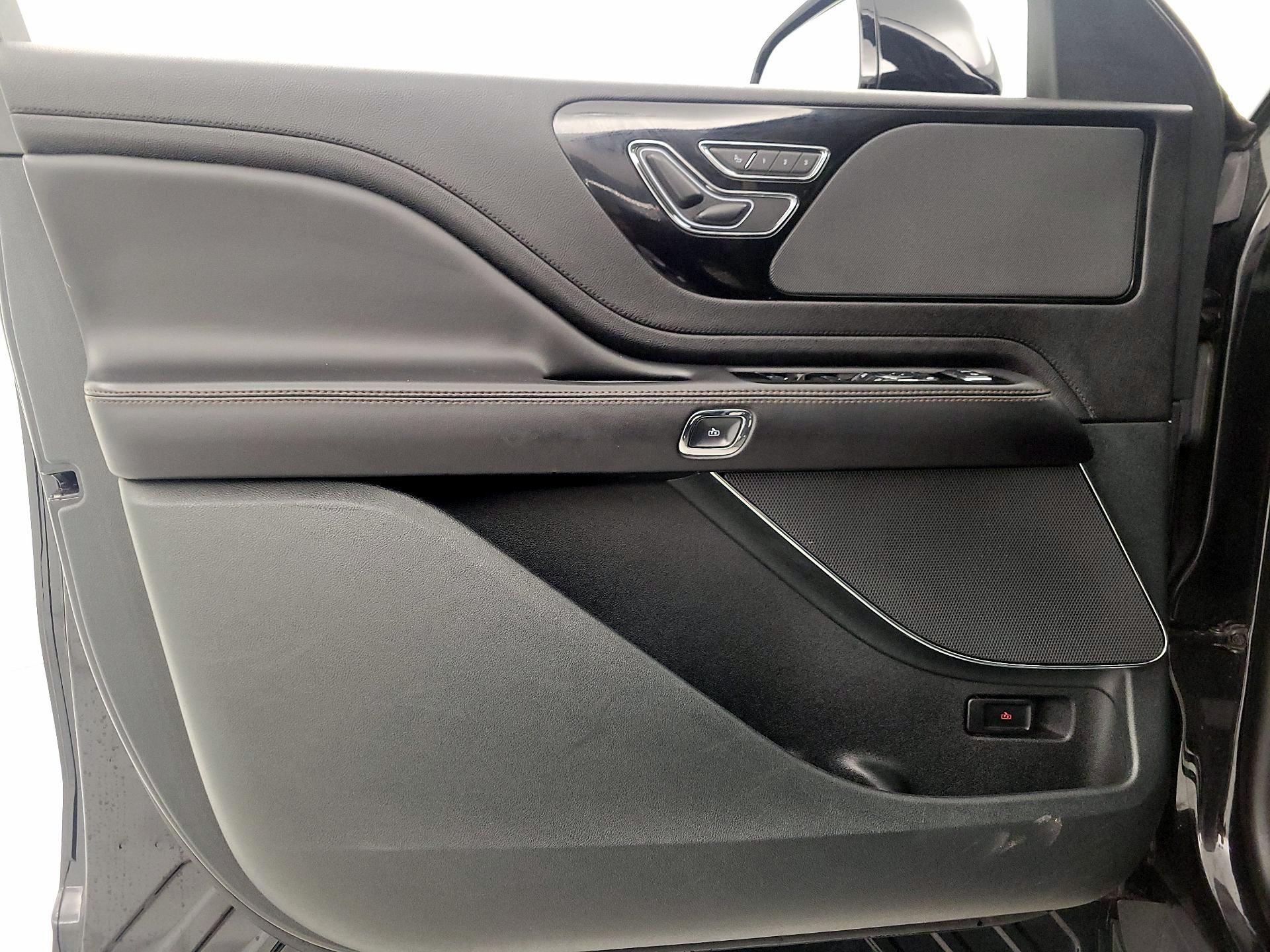 Thumbnail: 2023 Lincoln Aviator - 12