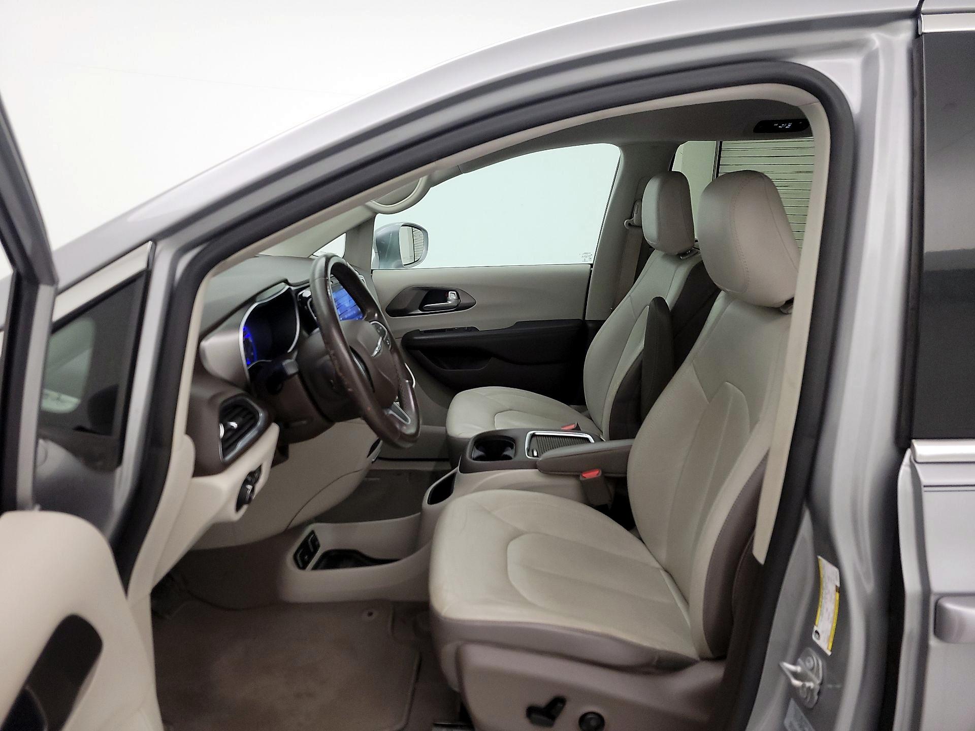 Thumbnail: 2017 Chrysler Pacifica - 11