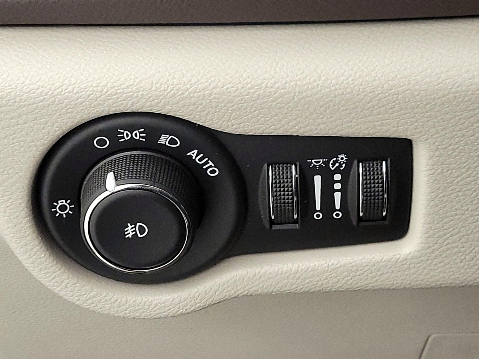 Thumbnail: 2017 Chrysler Pacifica - 13