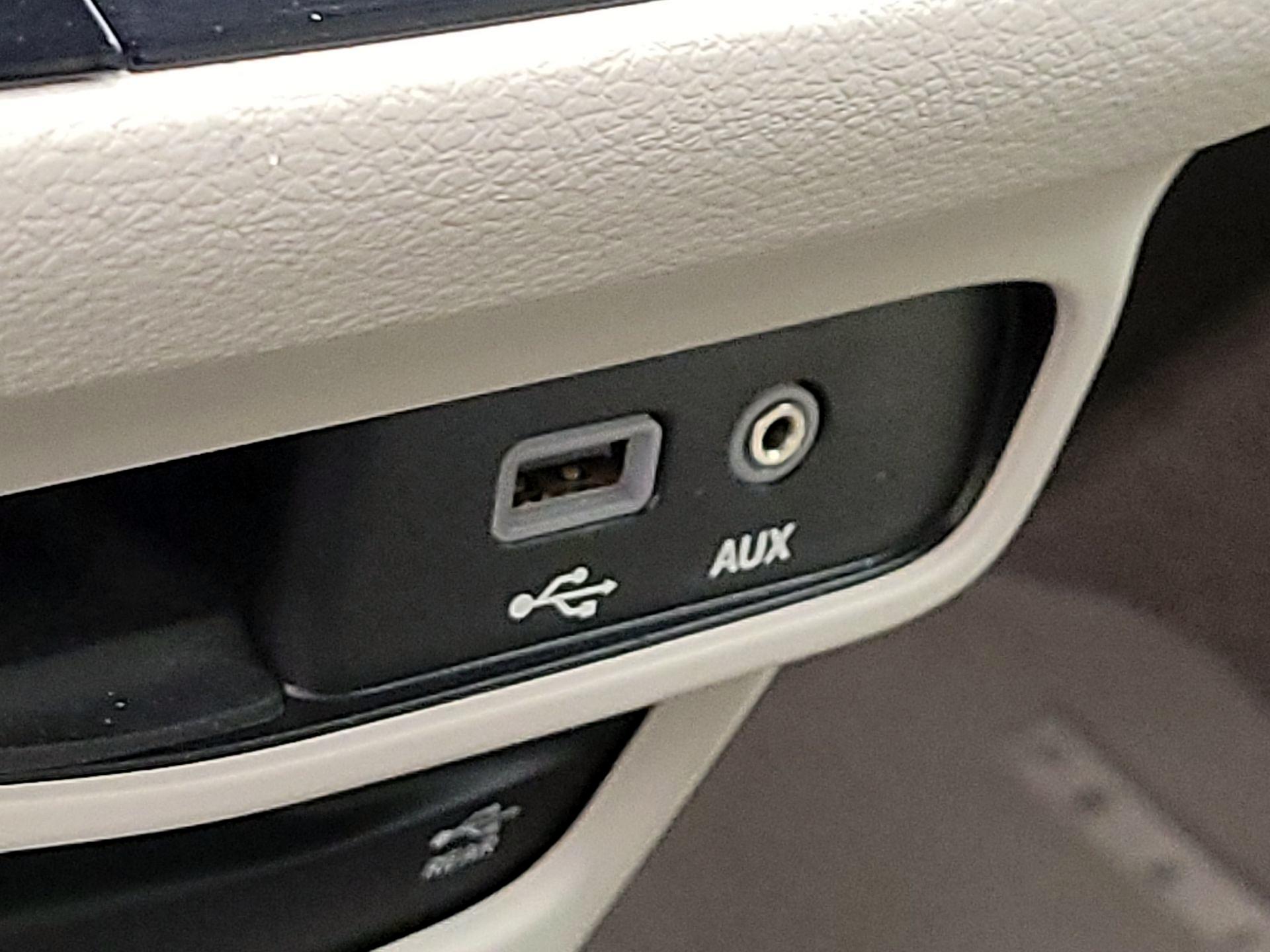 Thumbnail: 2017 Chrysler Pacifica - 18