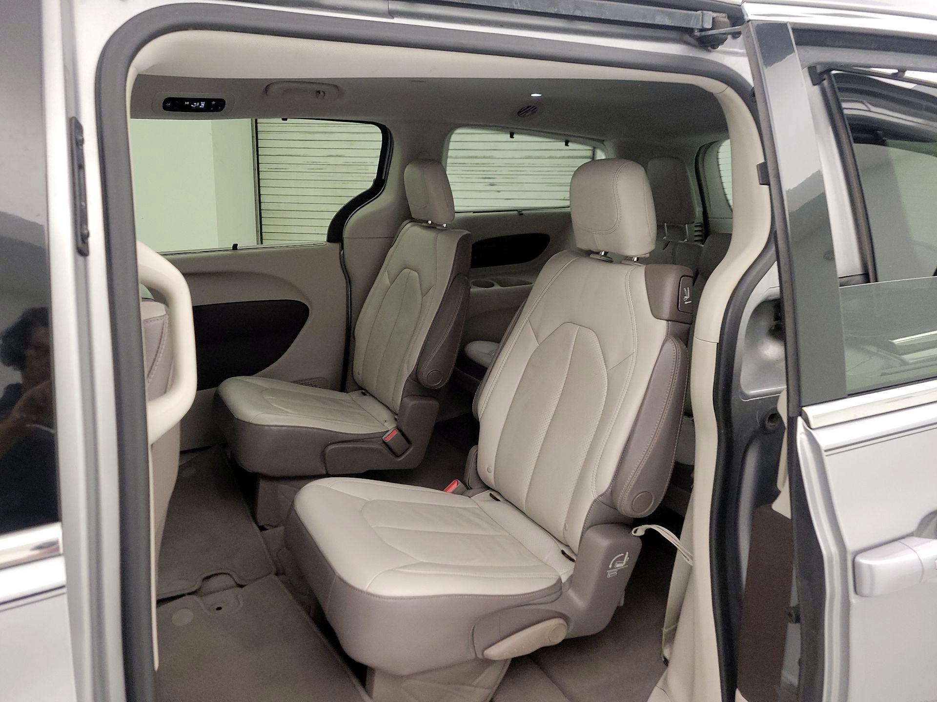 Thumbnail: 2017 Chrysler Pacifica - 19