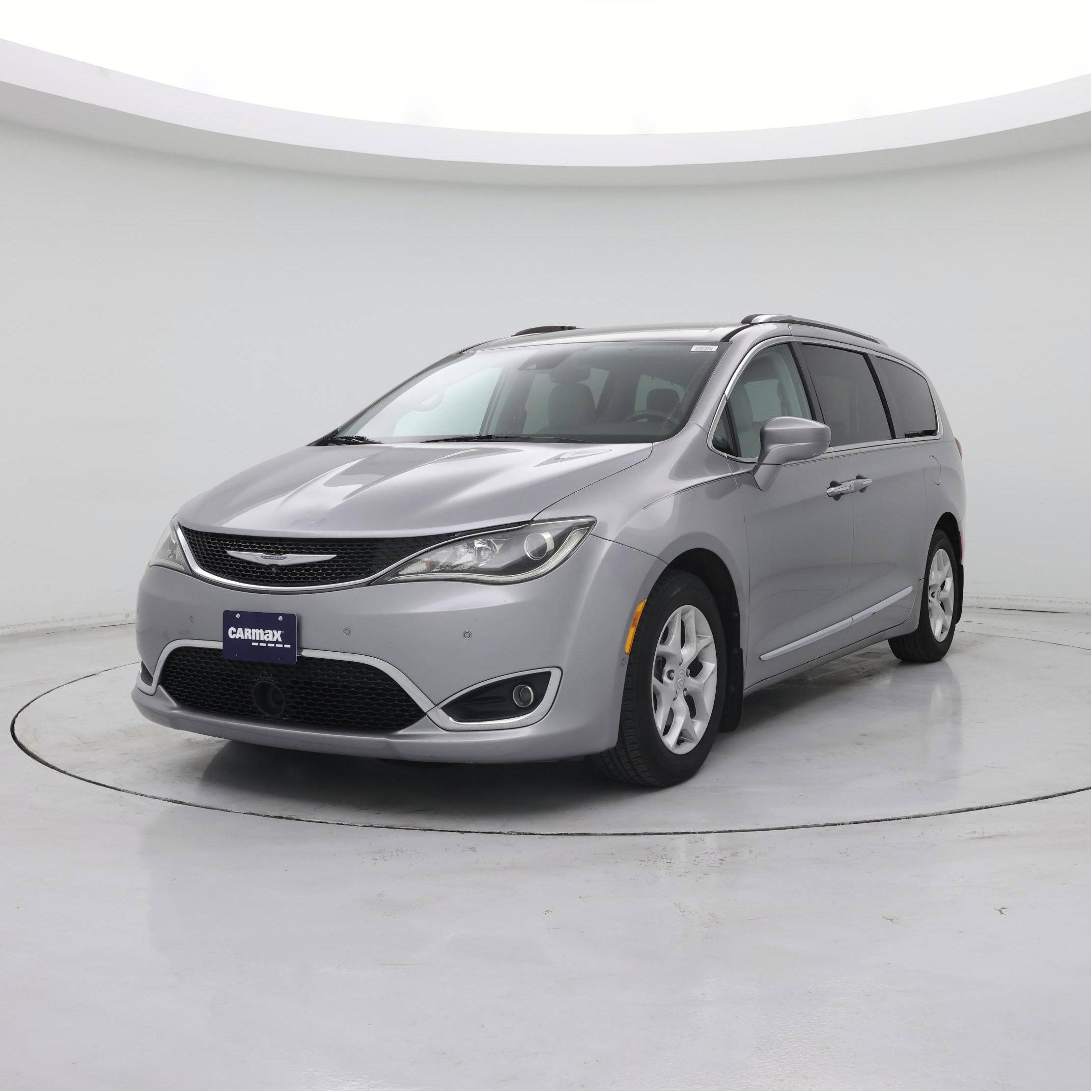 Thumbnail: 2017 Chrysler Pacifica - 4