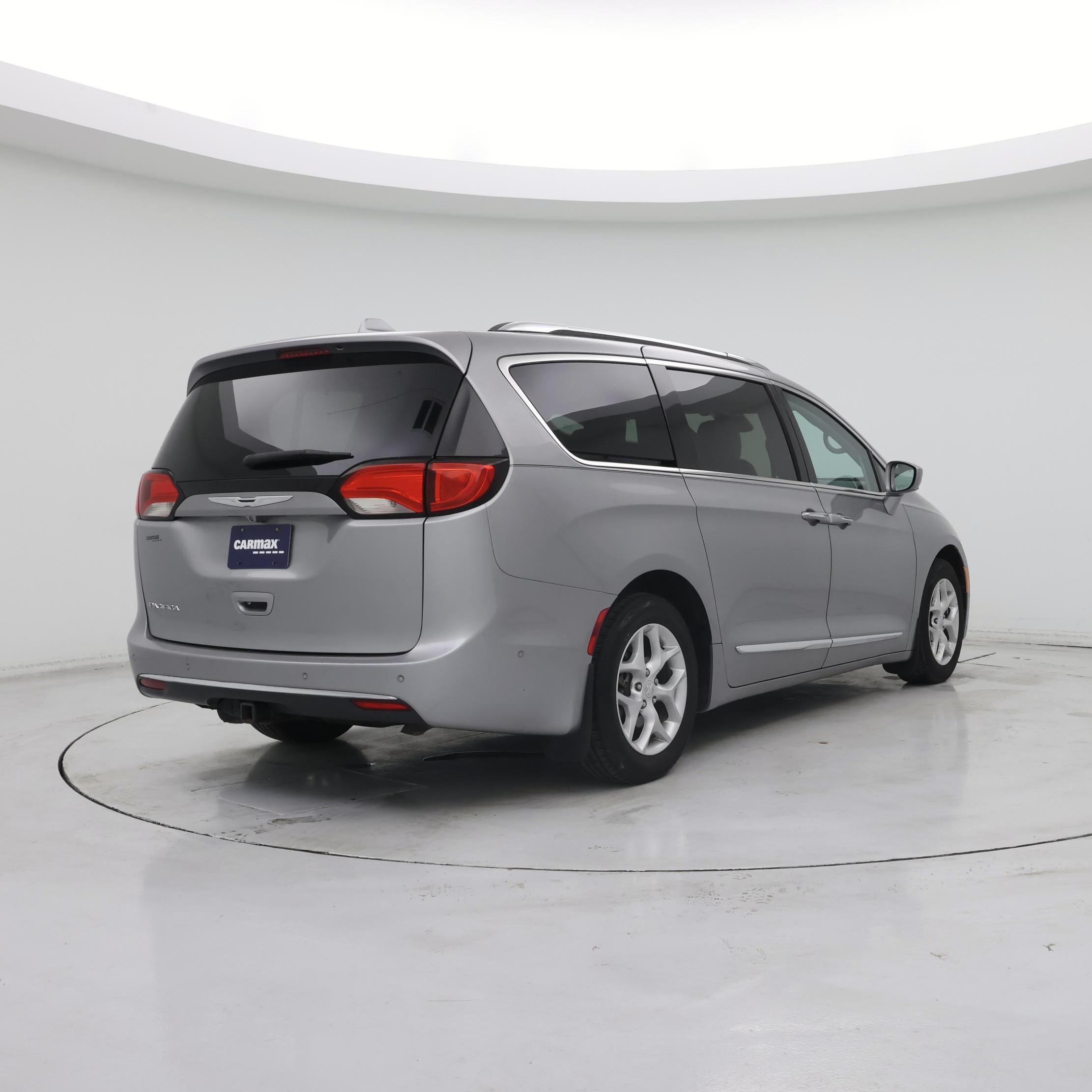 Thumbnail: 2017 Chrysler Pacifica - 8