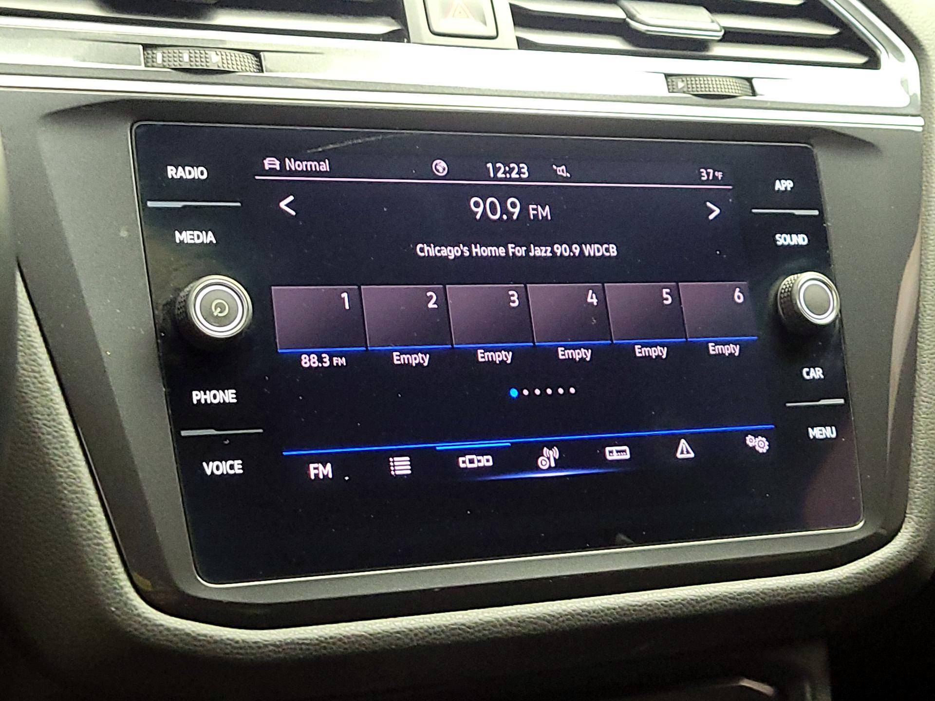 Thumbnail: 2021 Volkswagen Tiguan - 15