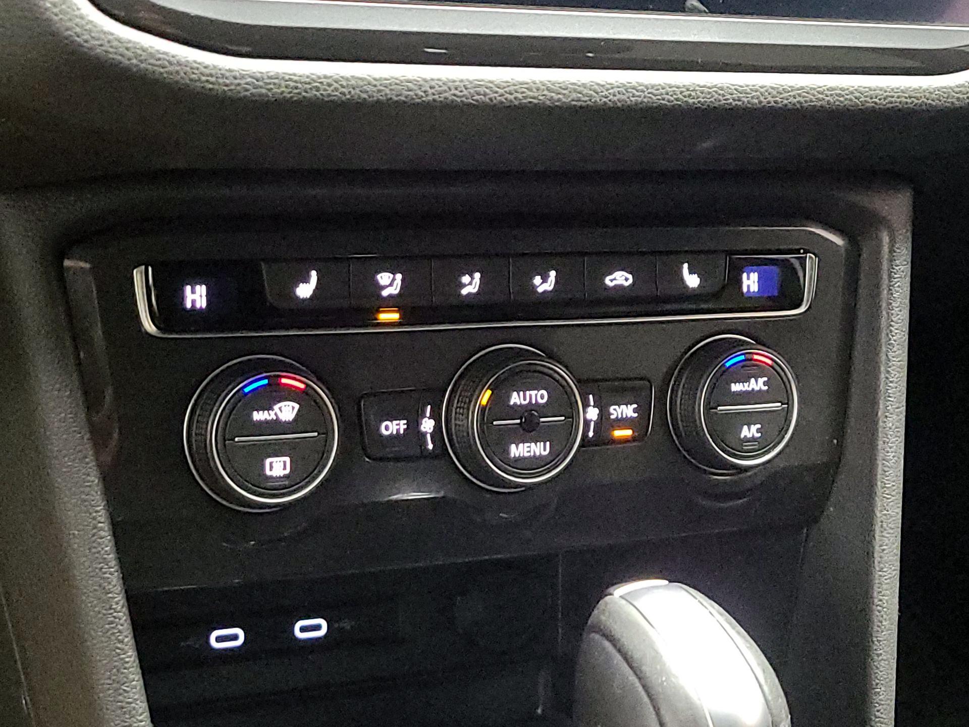 Thumbnail: 2021 Volkswagen Tiguan - 16