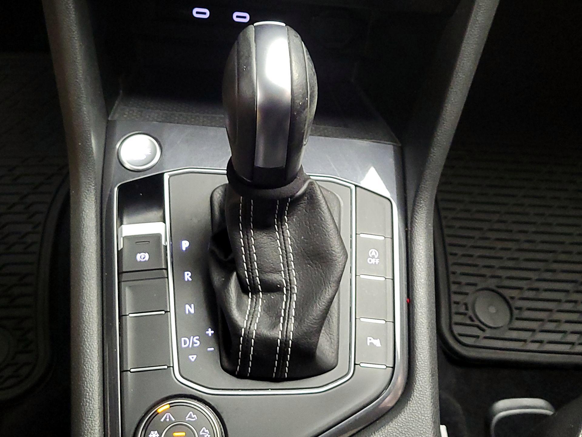 Thumbnail: 2021 Volkswagen Tiguan - 17