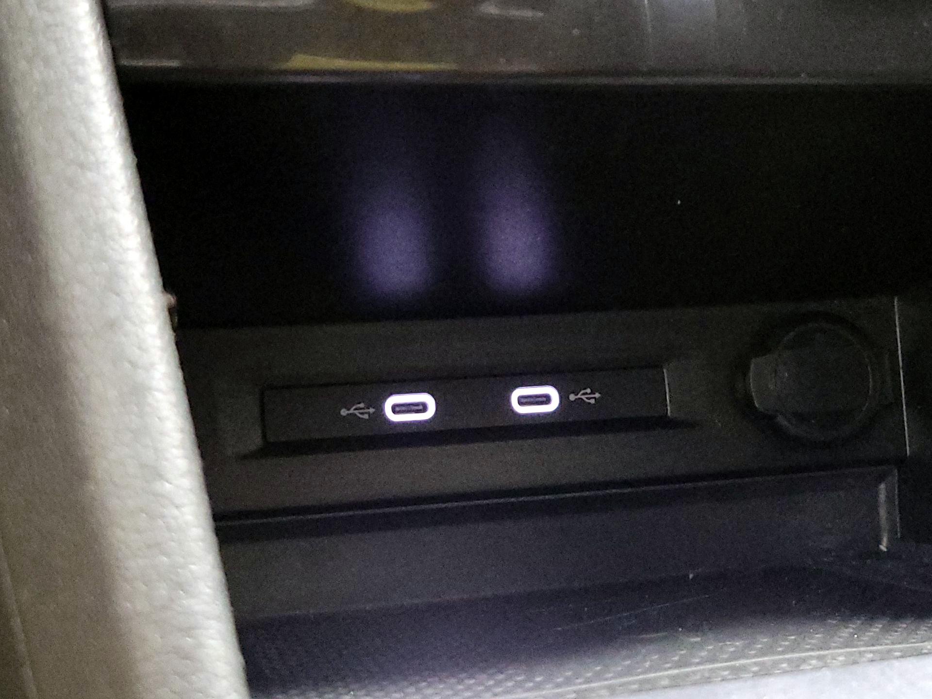 Thumbnail: 2021 Volkswagen Tiguan - 18