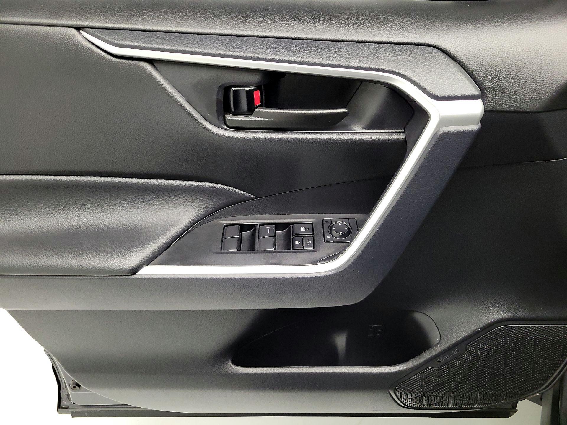 Thumbnail: 2025 Toyota RAV4 - 12